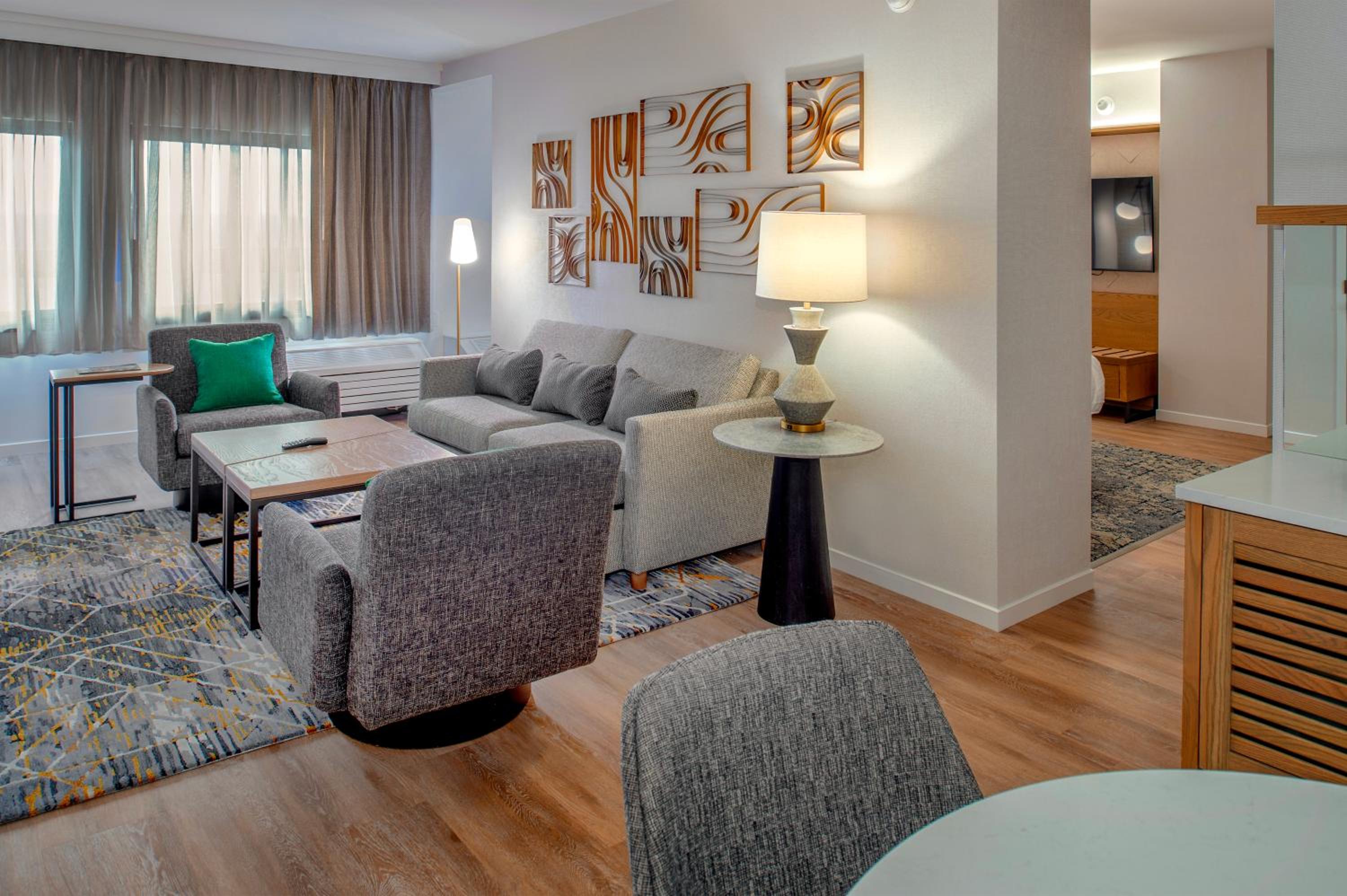 Suite, 1 King - Photo 11
