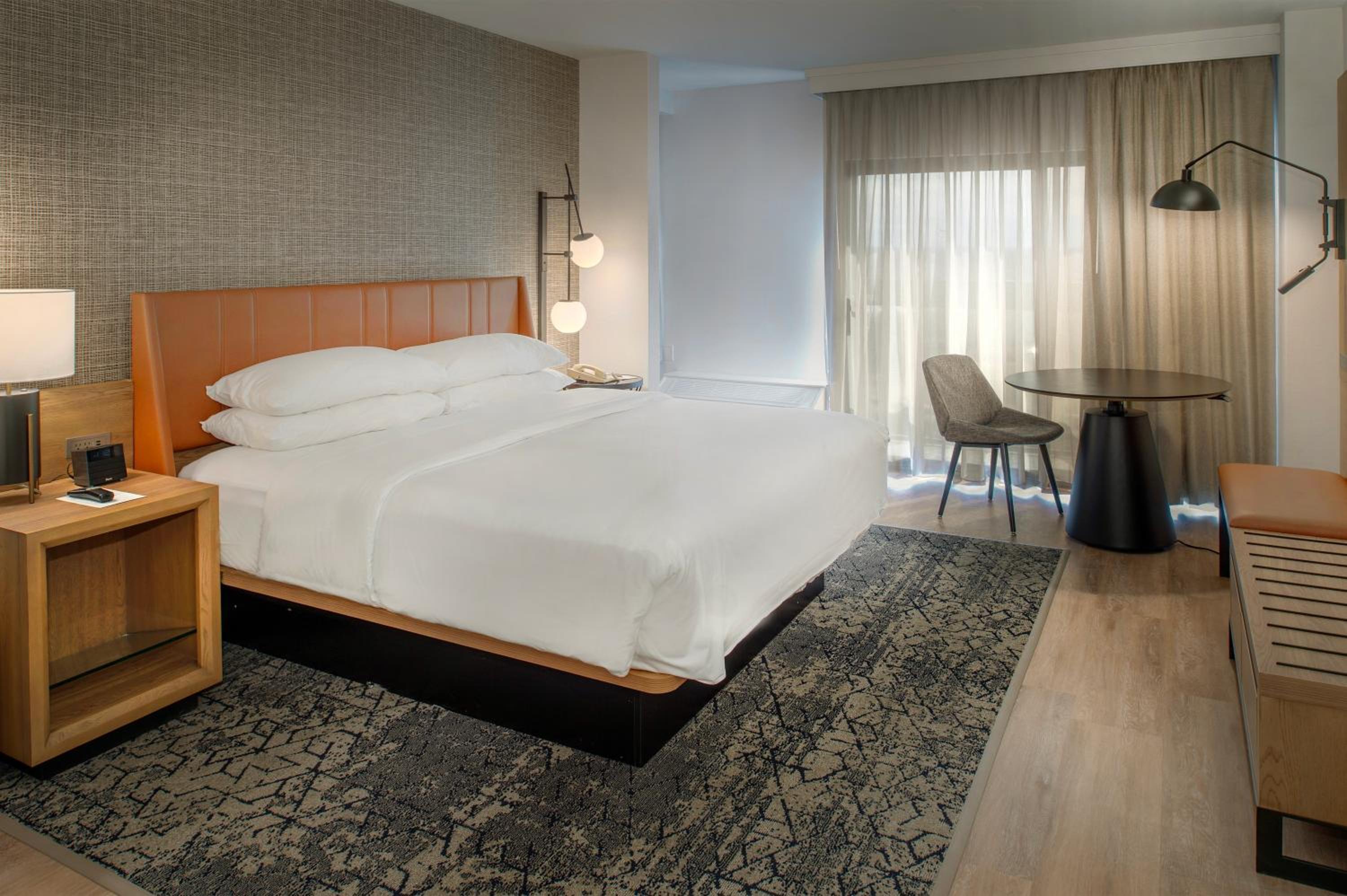 Club level, Guest room, 1 King - Photo 8
