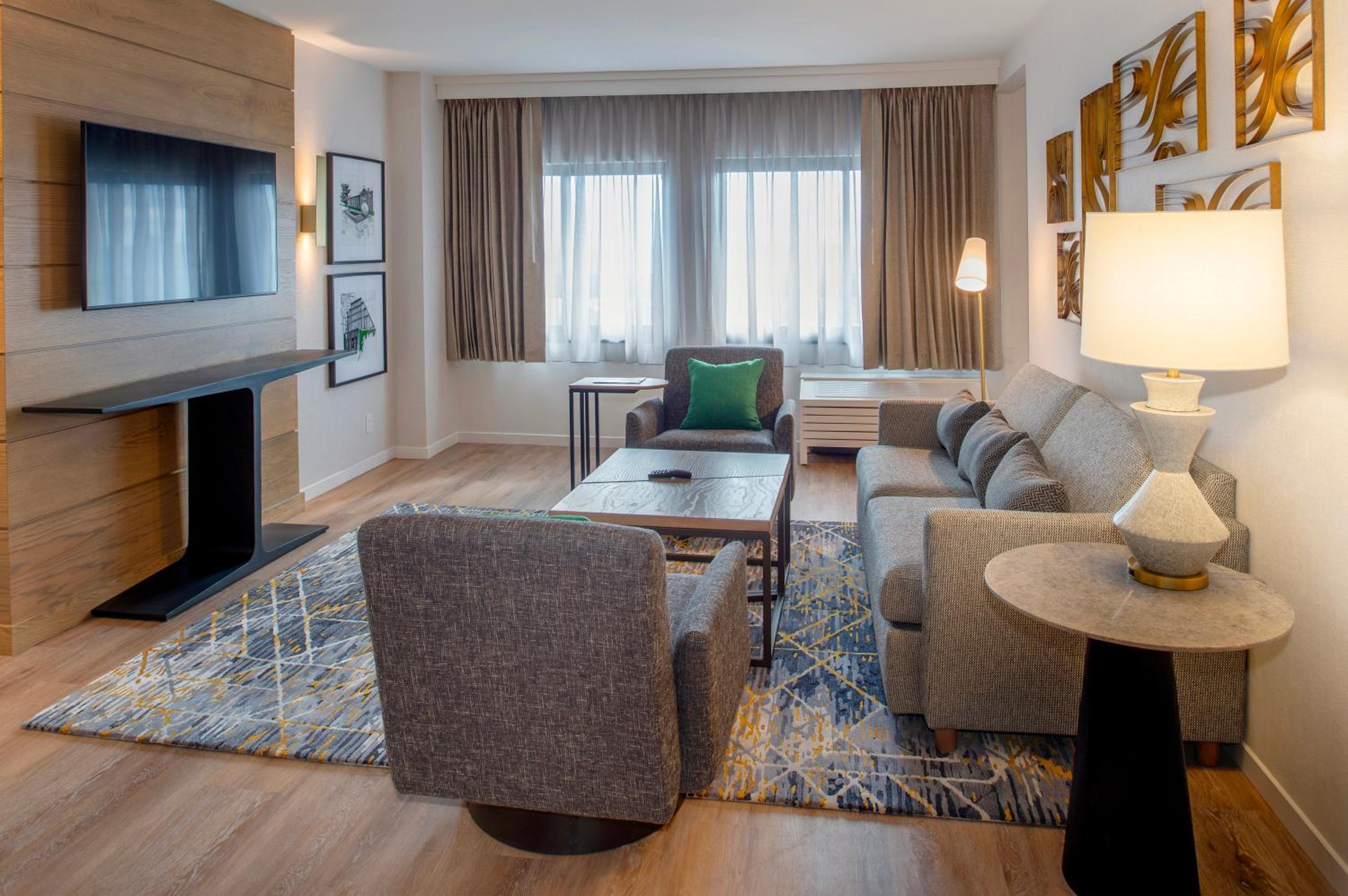 Suite, 1 King - Photo 10