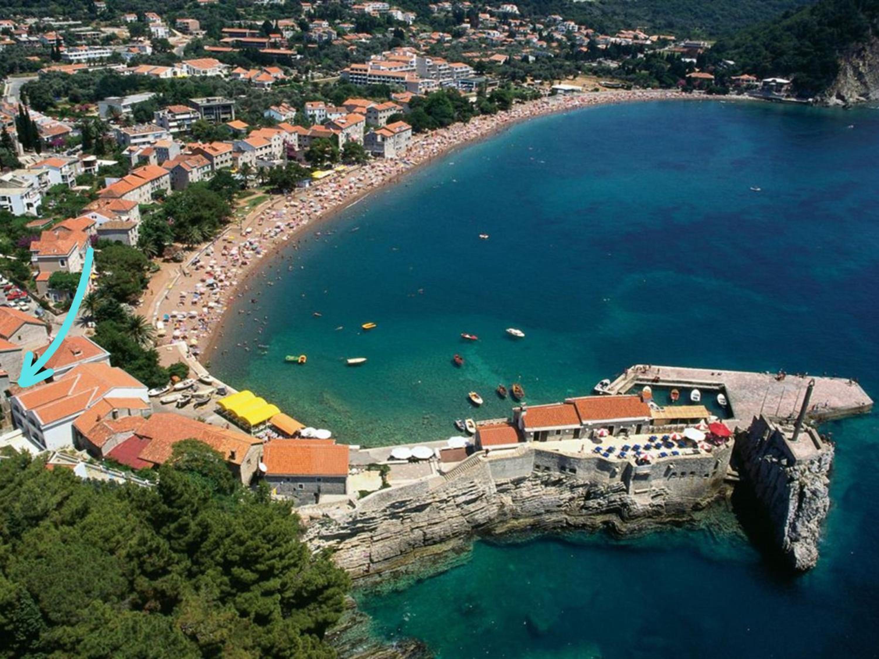 One Bedroom Apartment with Balcony and Partial Sea View photo 2