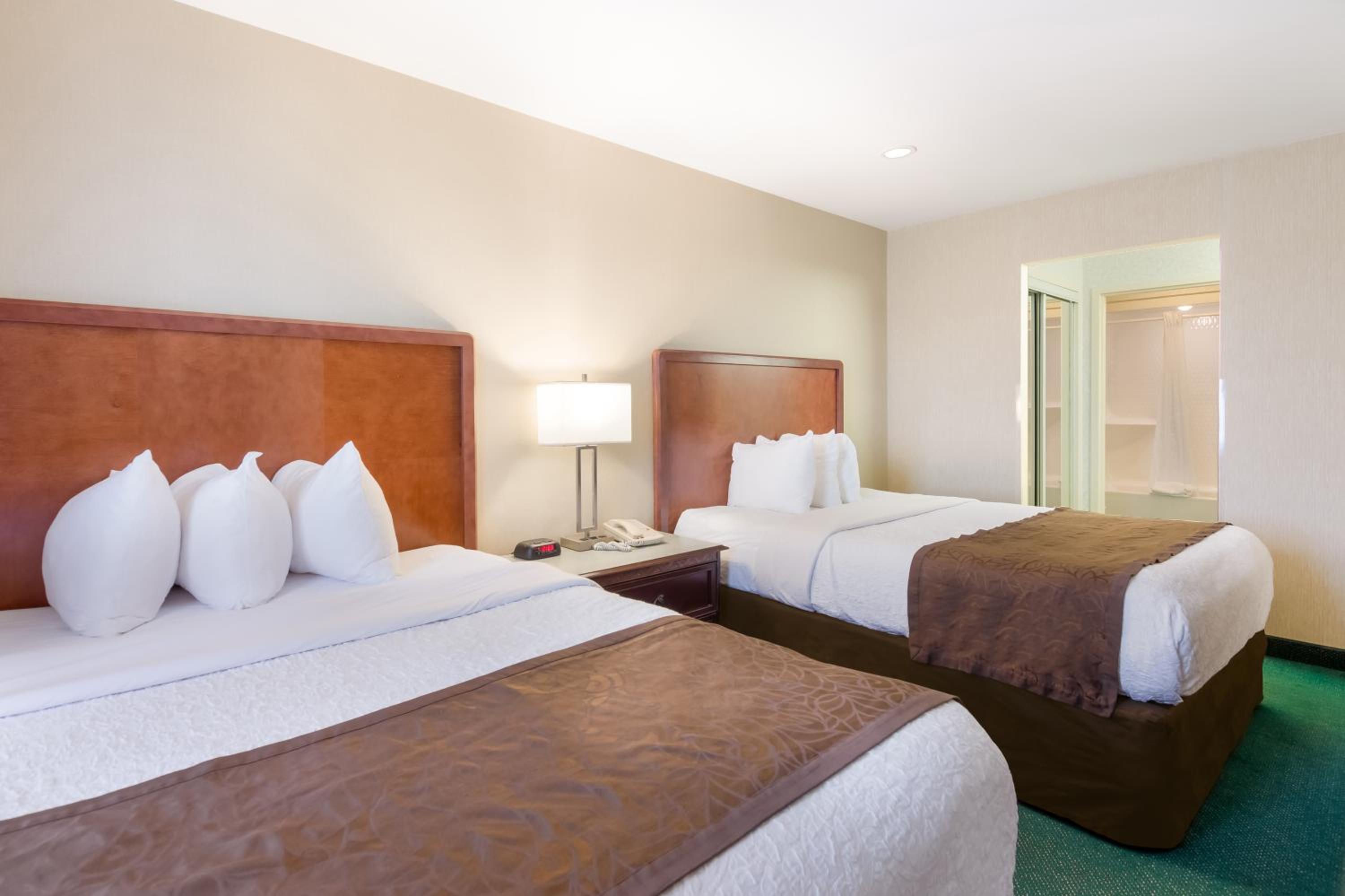 Efficiency Queen Suite with Two Queen Beds - Non-Smoking - Photo 3