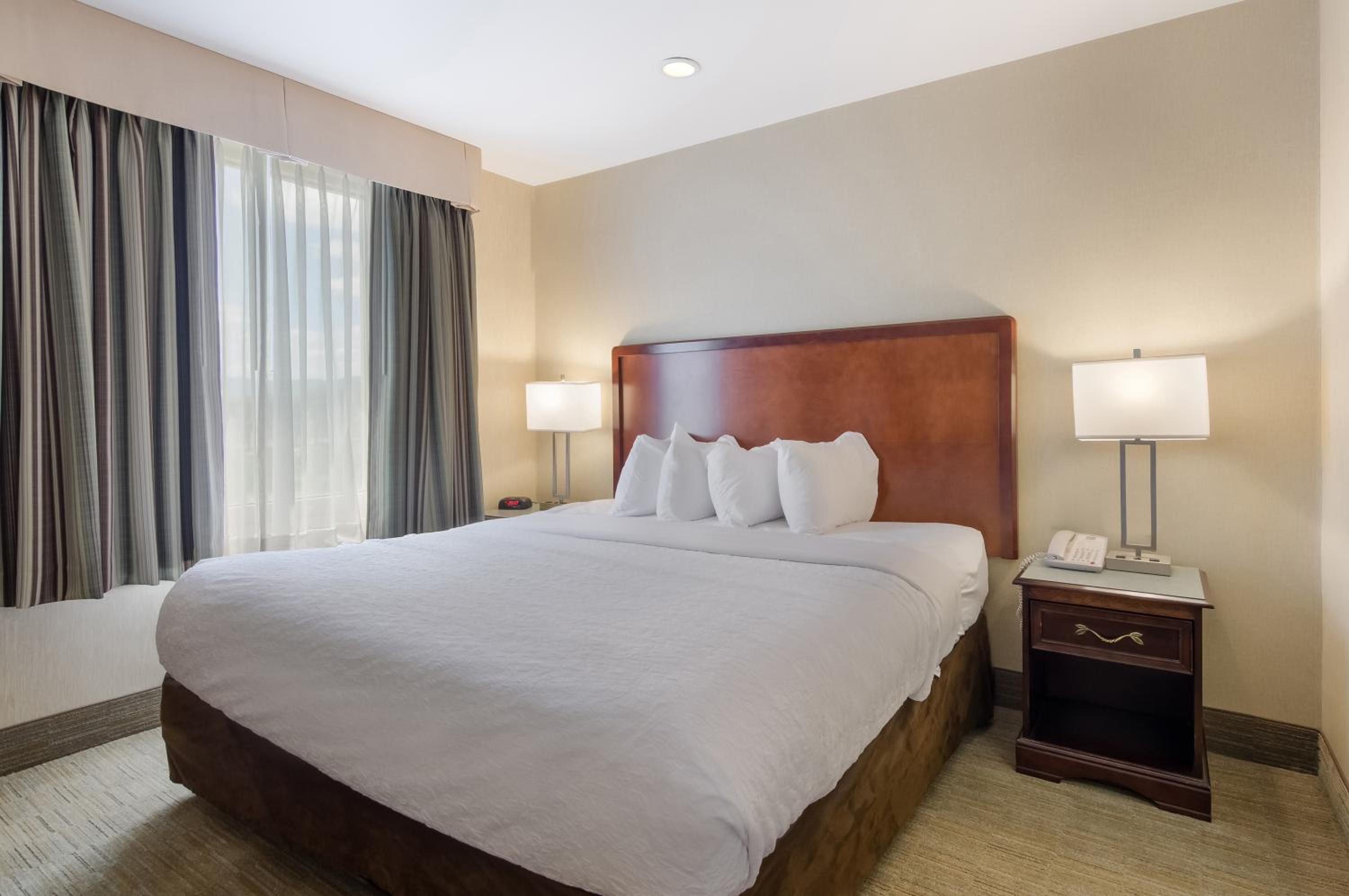 King Suite - Accessible/Non-Smoking - Photo 3