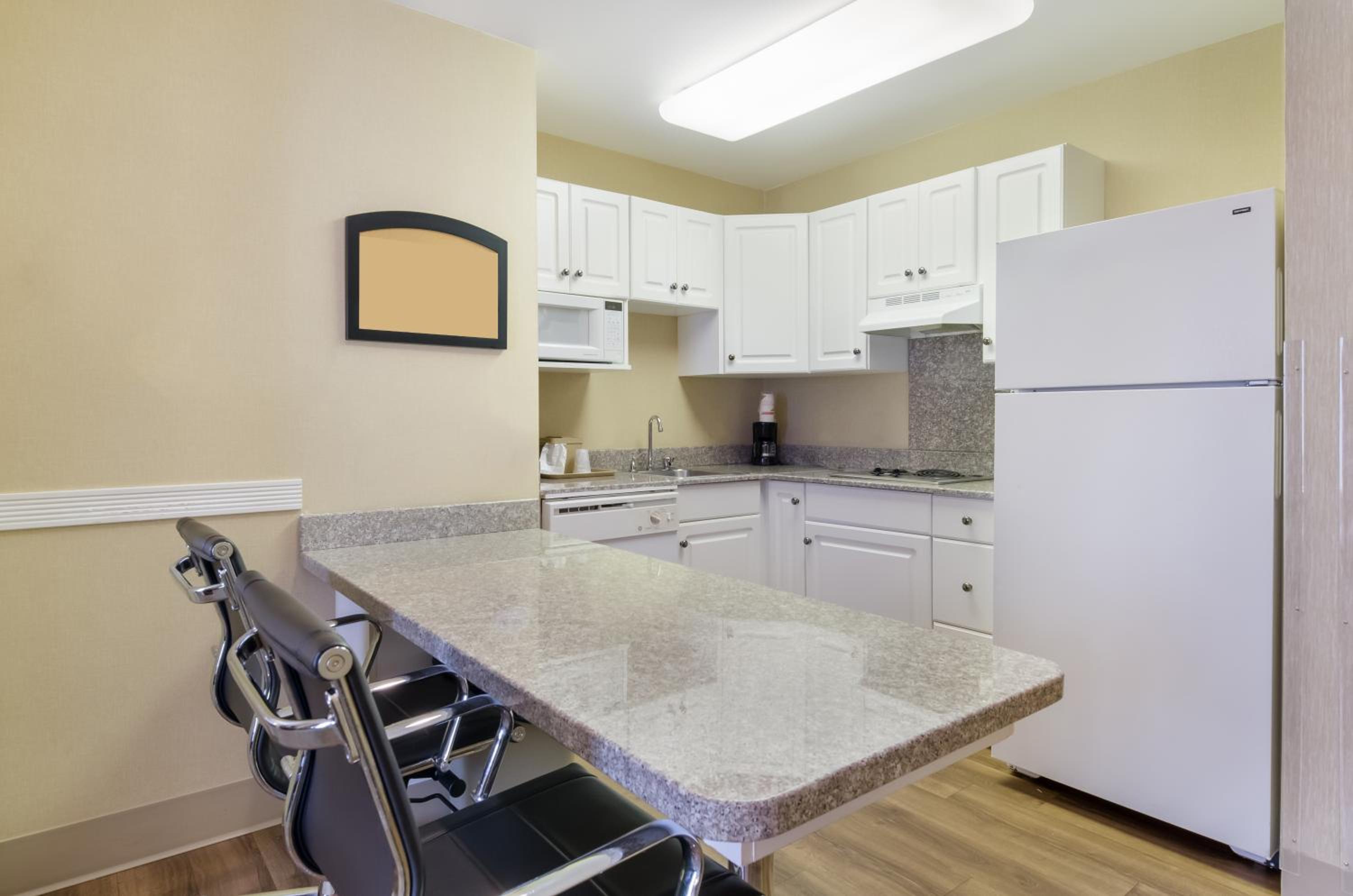 King Suite - Accessible/Non-Smoking - Photo 4