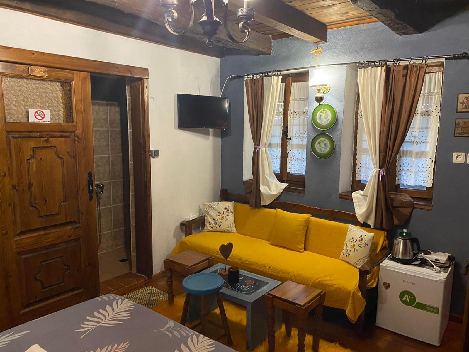 Double Room - Photo 7