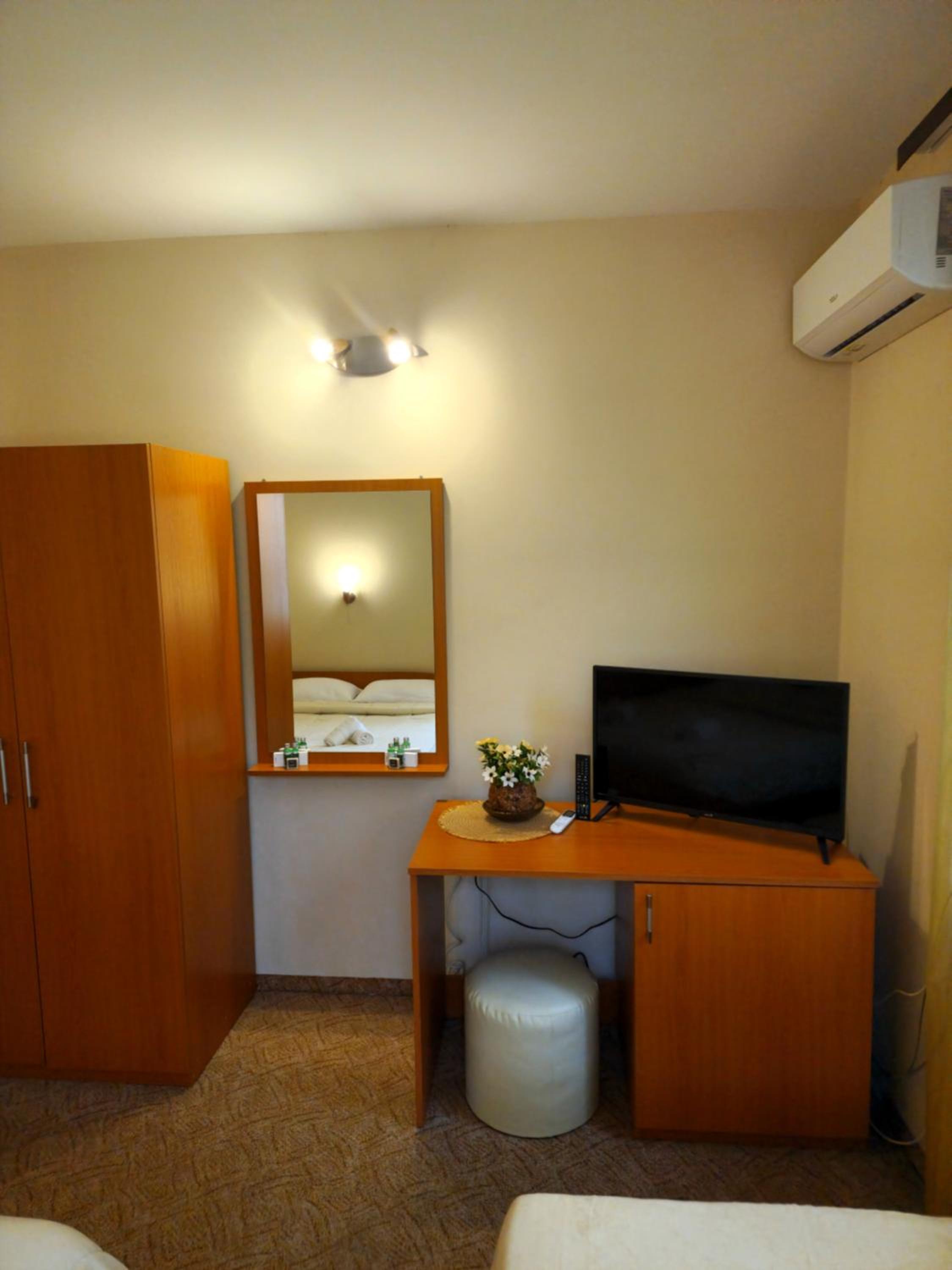 Triple Room with Bathroom photo 2