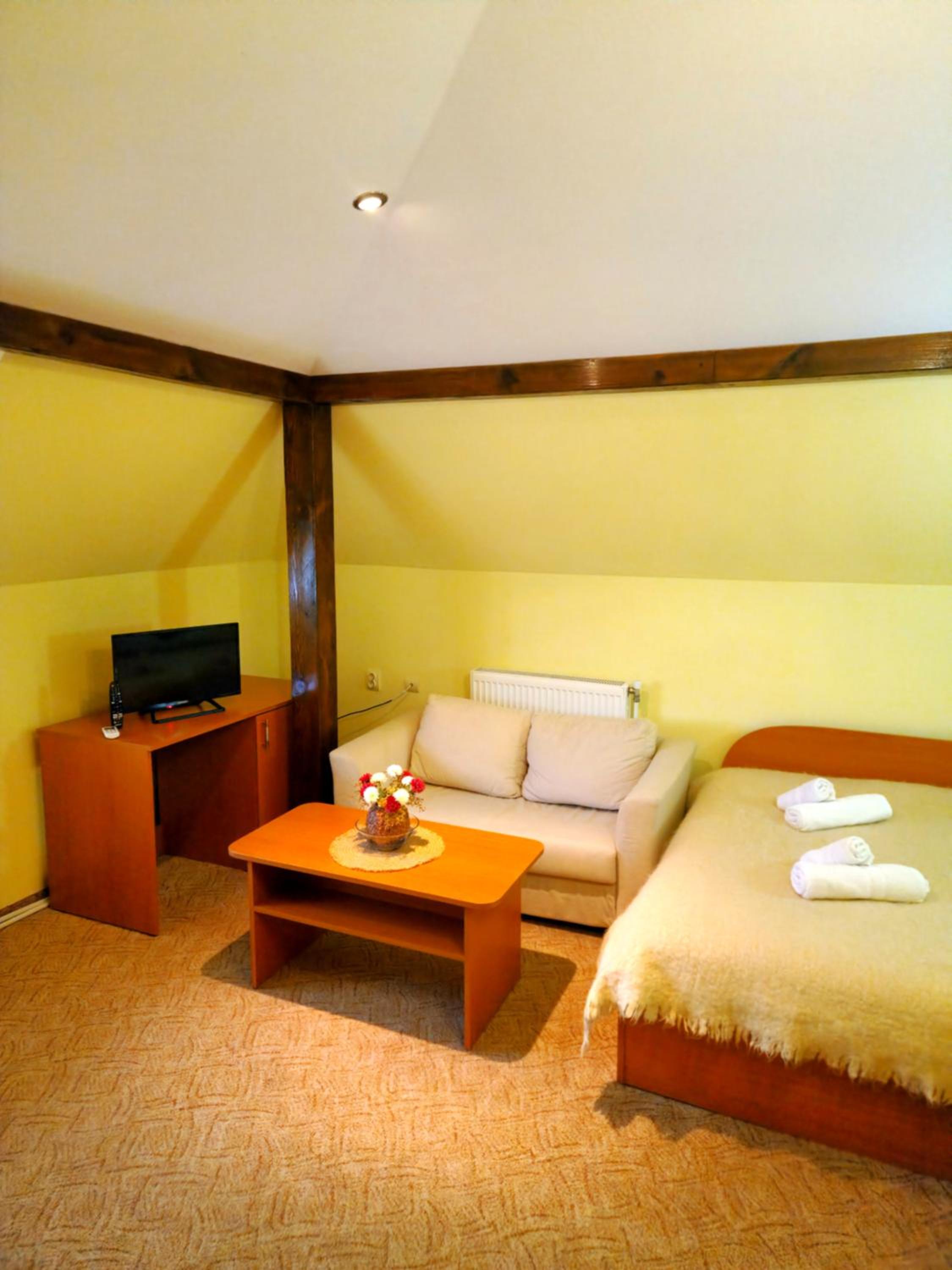 Six-Bedroom House photo 2