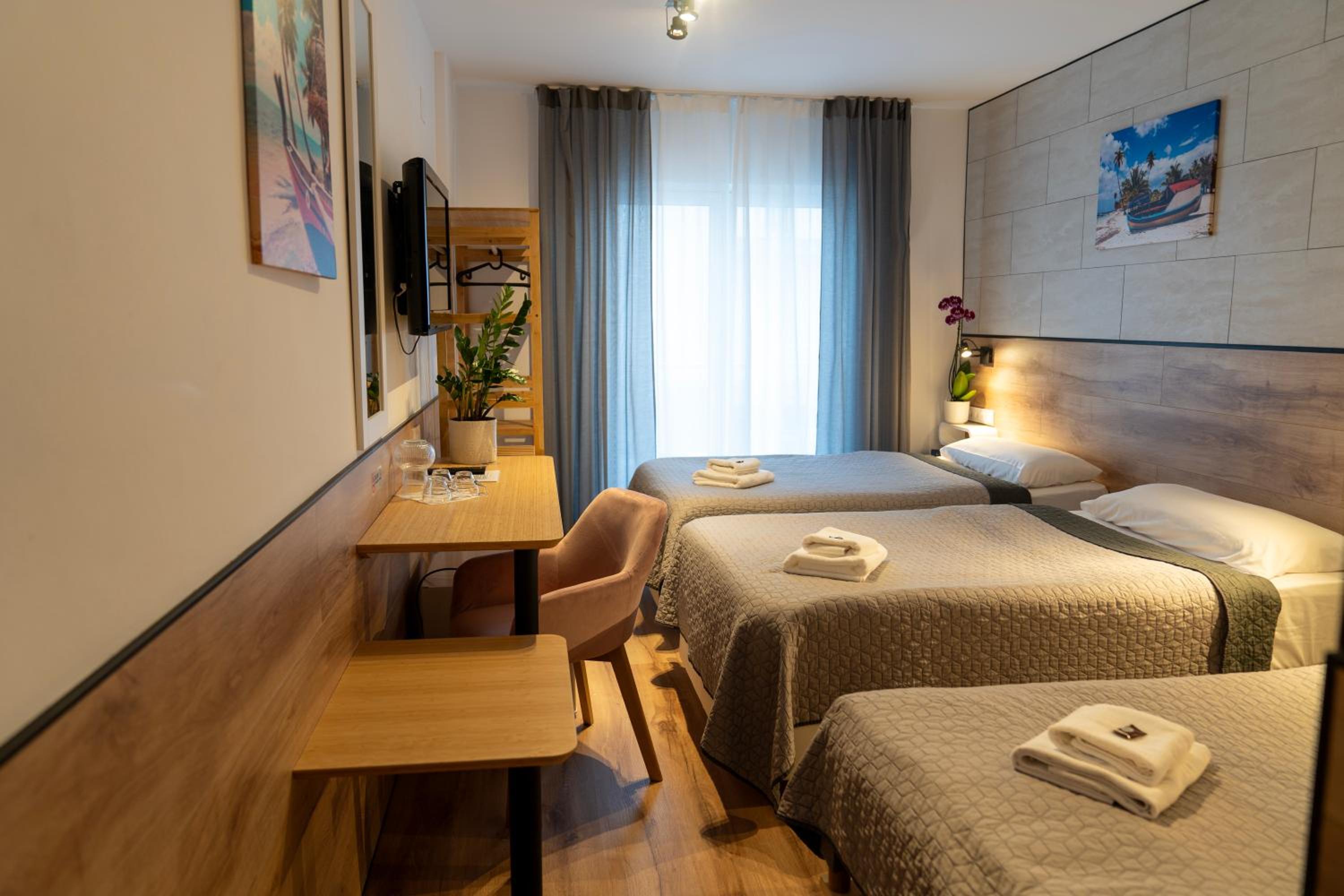 Triple Room (3 Adults) - Photo 3