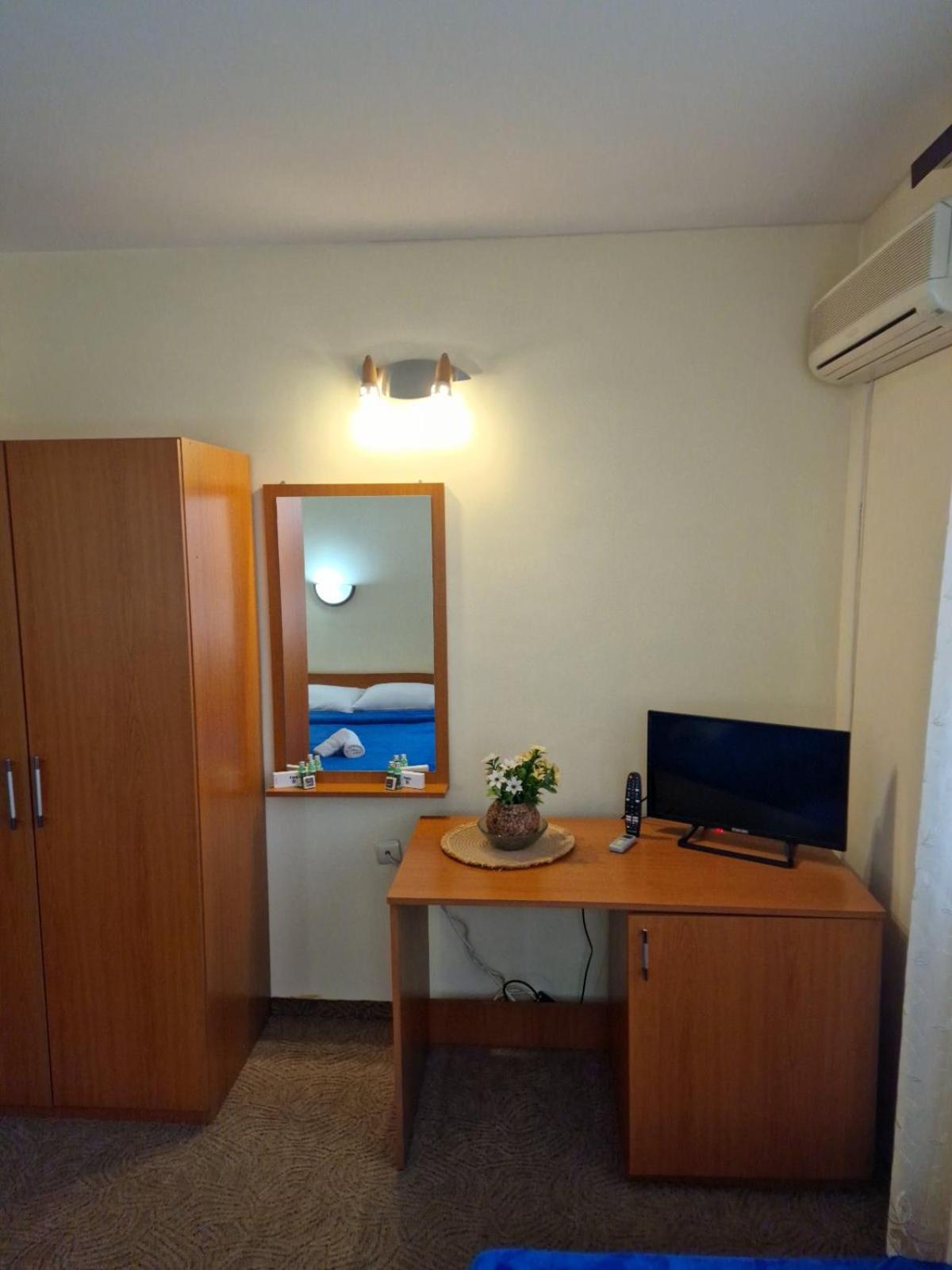 Triple Room with Bathroom photo 3