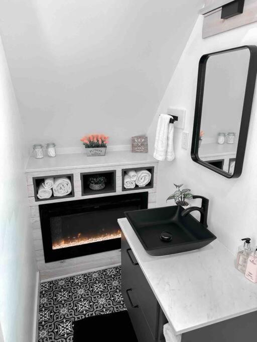 King Suite with Balcony photo 2