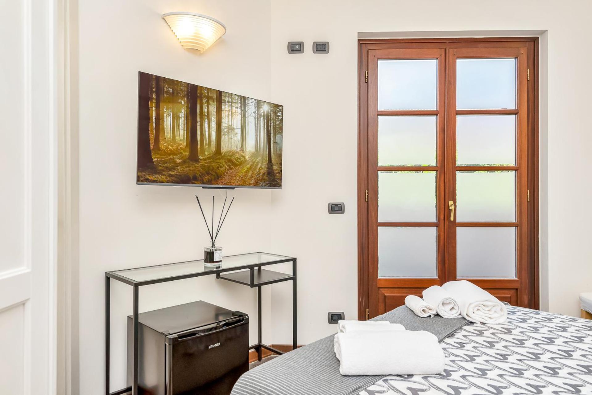 Small Double Room with Balcony photo 3