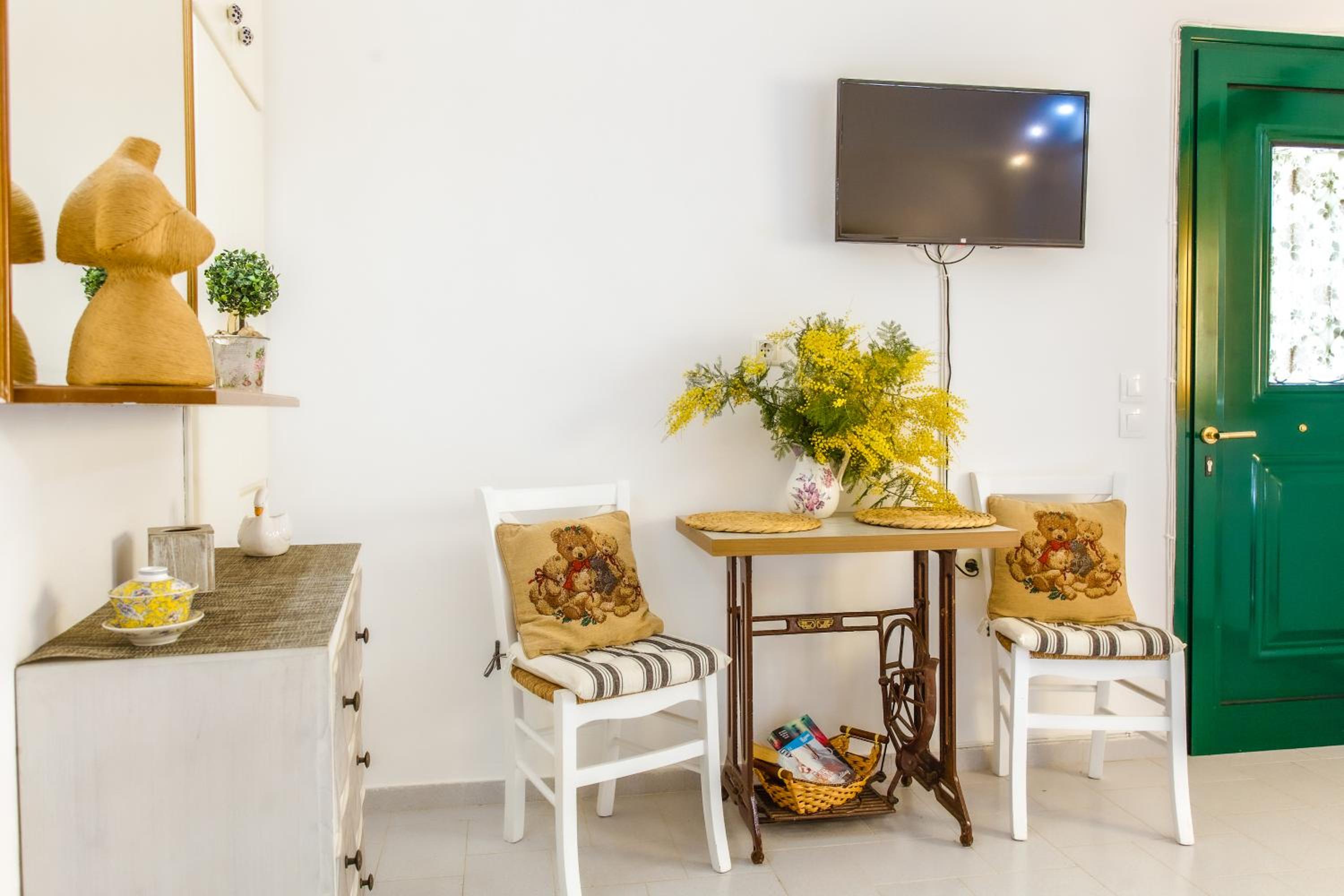Studio Apartment photo 1