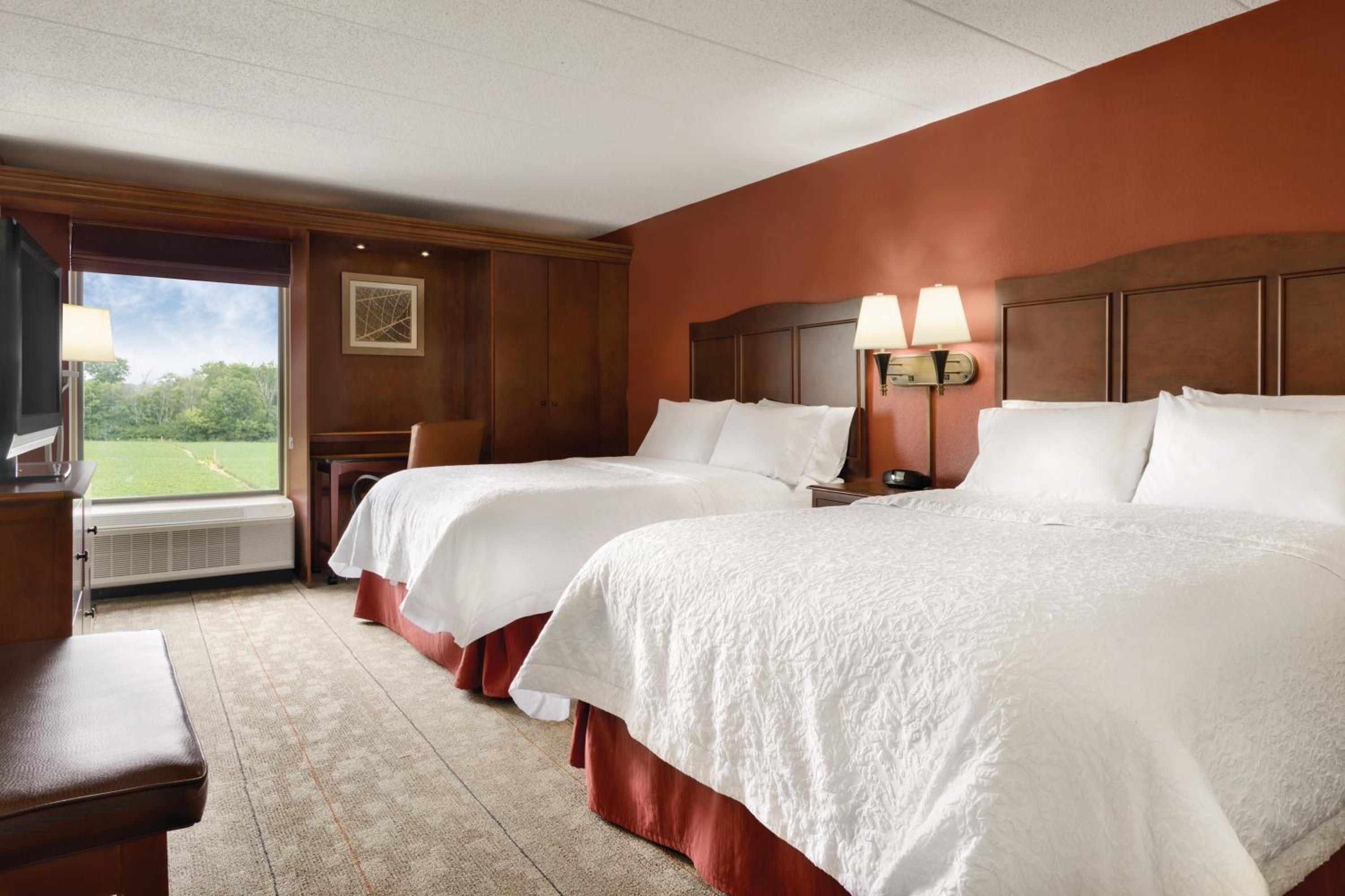 Room with Two Queen Beds - Non-Smoking - Photo 3