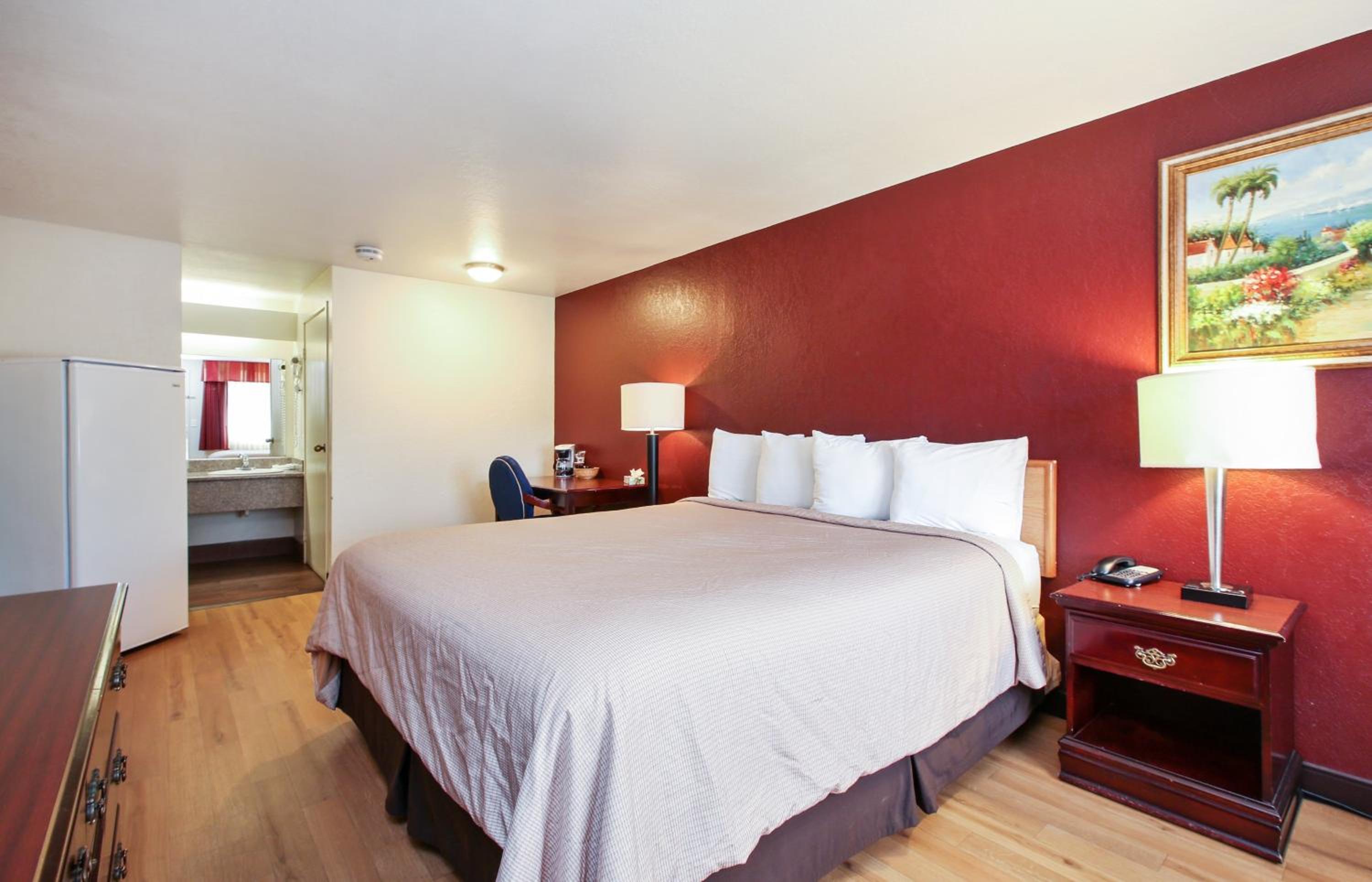 Superior King Room Smoke Free - Photo 7