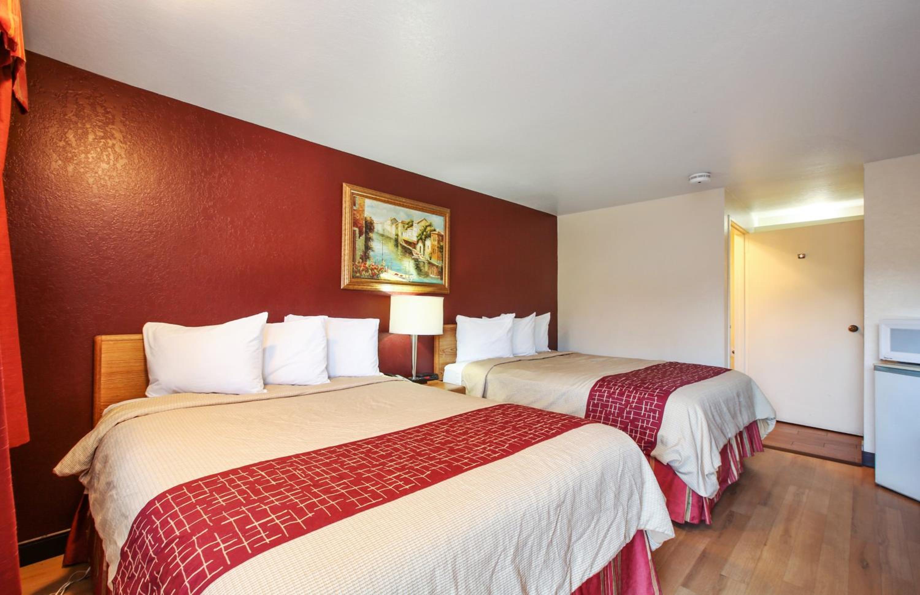 Deluxe Room with Two Queen Beds Disability Access Smoke Free  - Photo 2