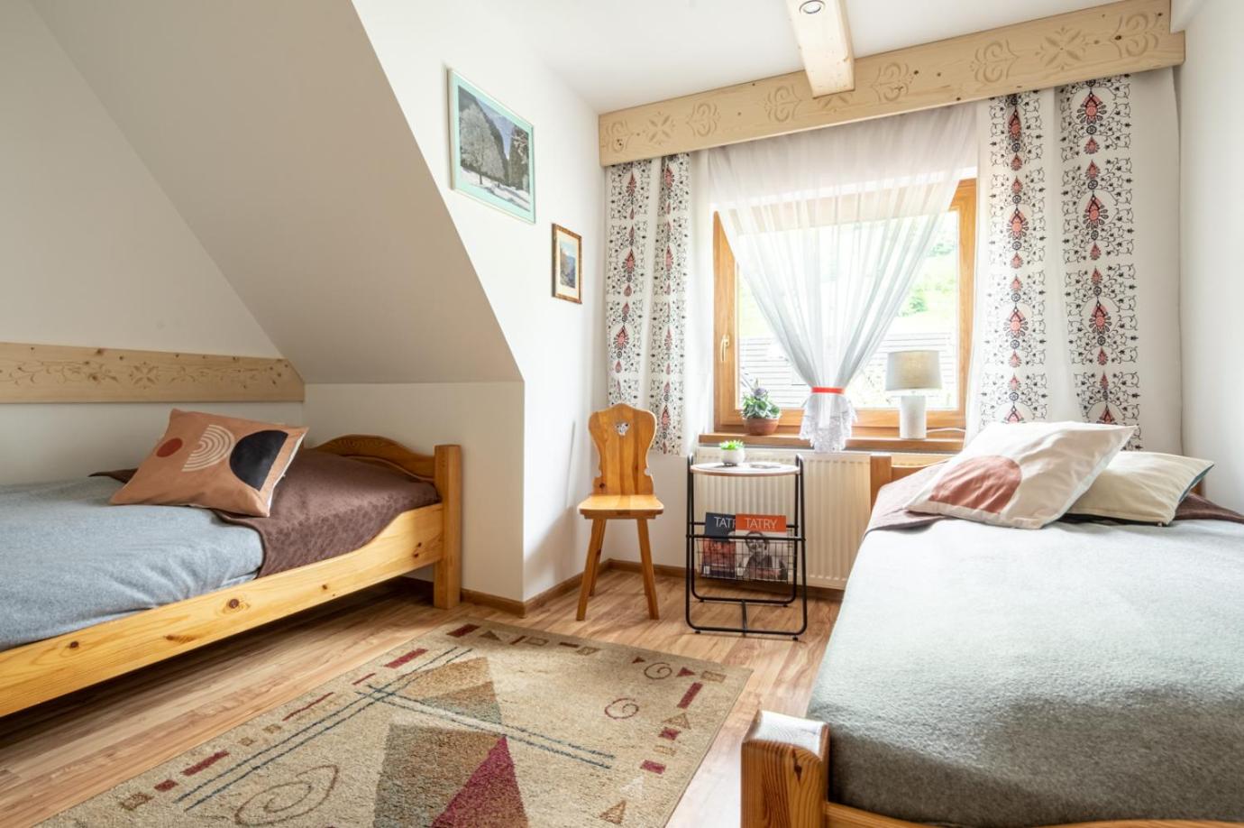 Twin Room with Private Bathroom - Photo 4