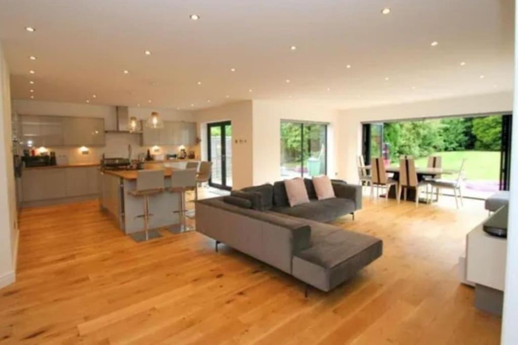 Four-Bedroom House photo 3