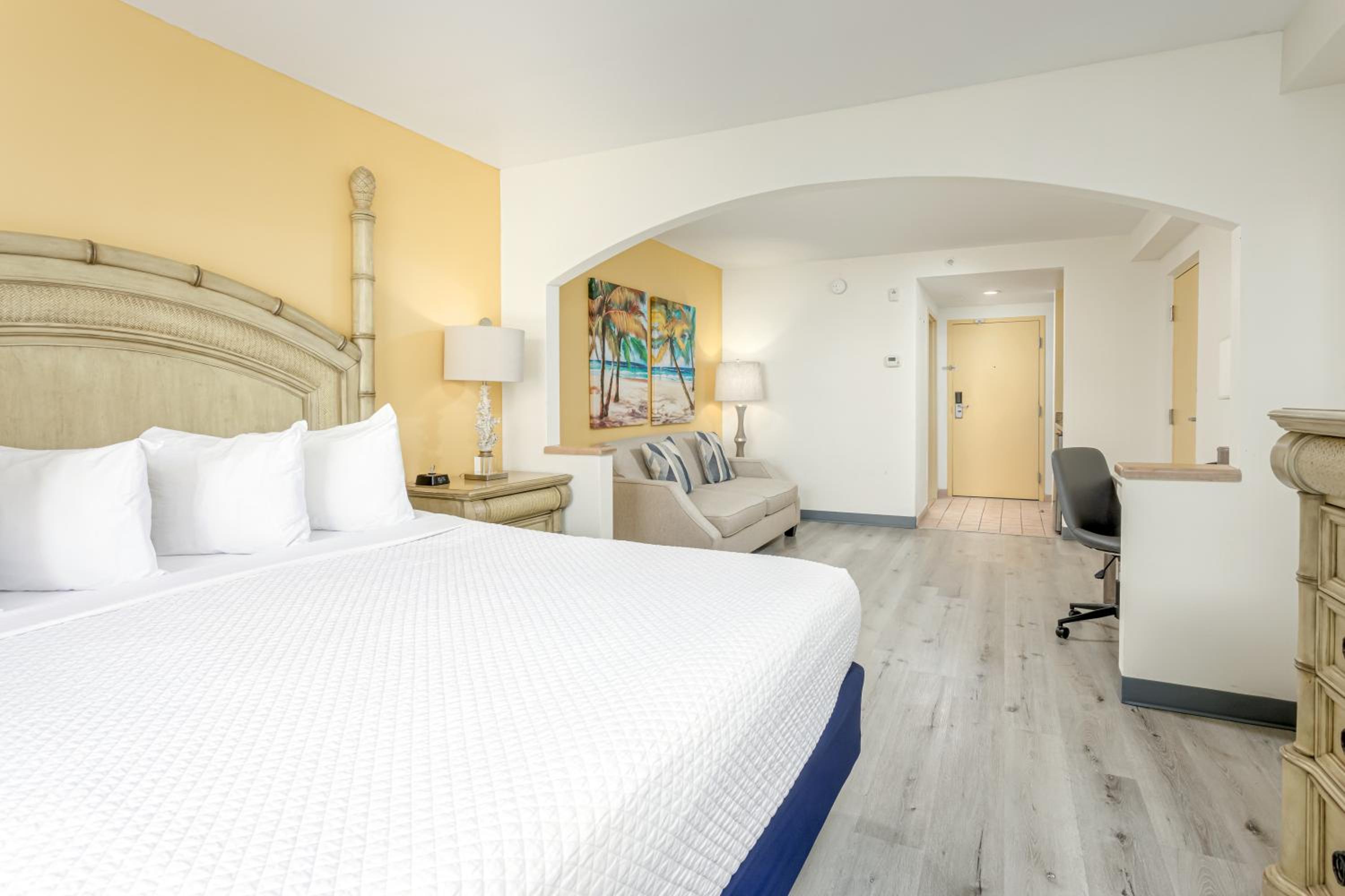 Standard King Room - Photo 5