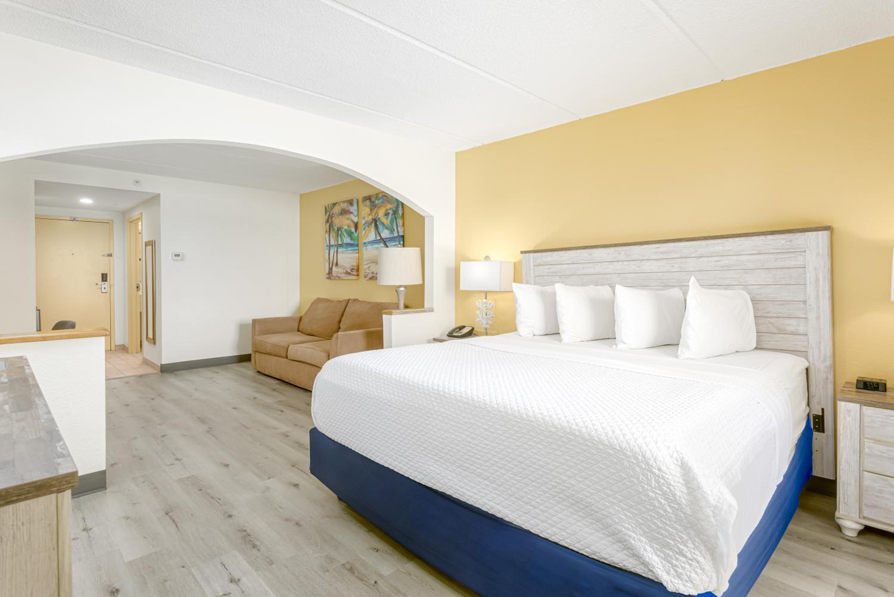 Deluxe King Suite