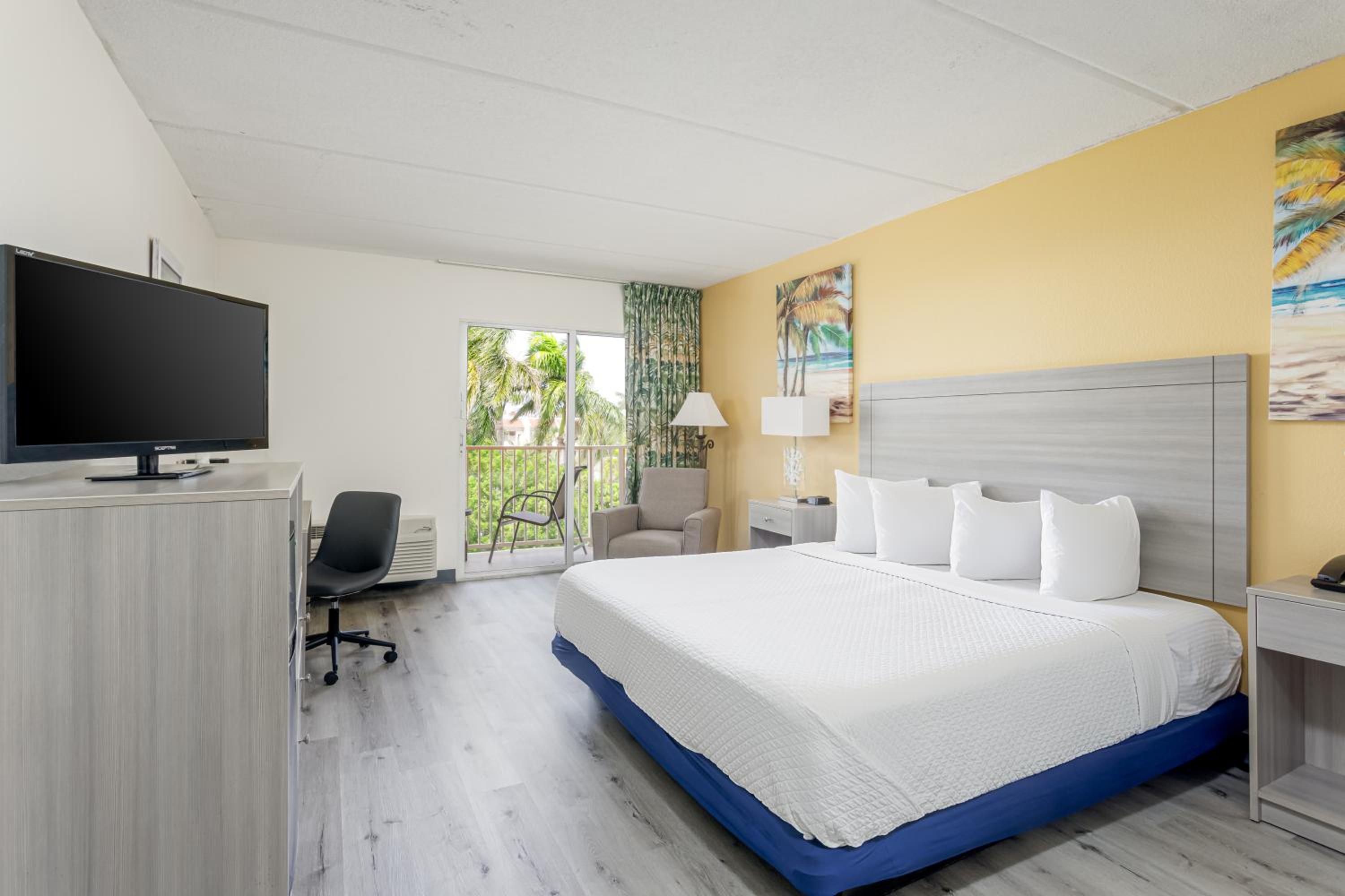 Standard King Room - Photo 8