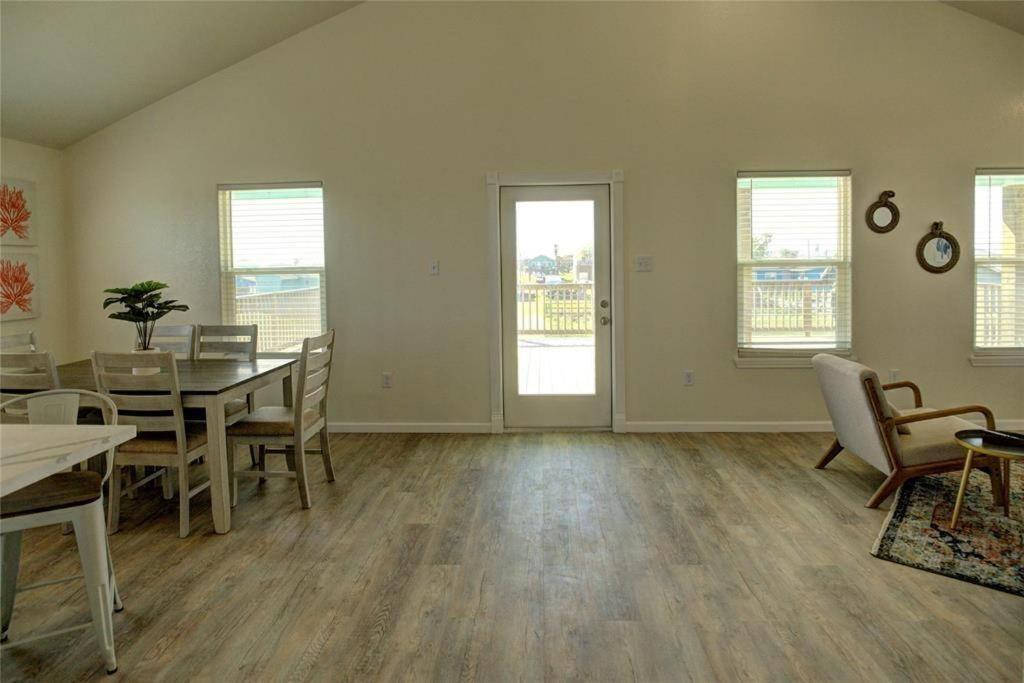 Three-Bedroom House photo 3