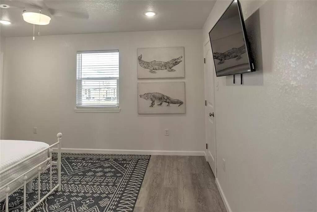 Three-Bedroom House photo 2