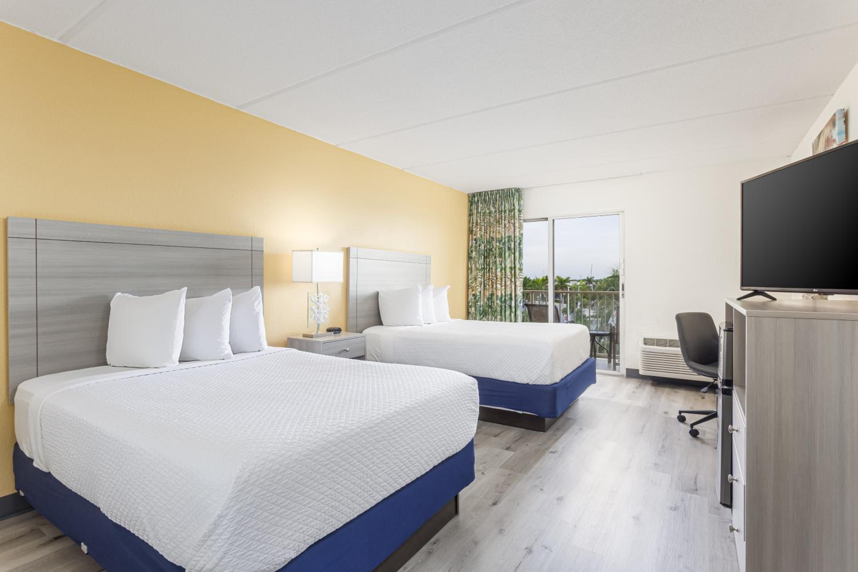 Standard Double Room with Two Double Beds - Photo 6
