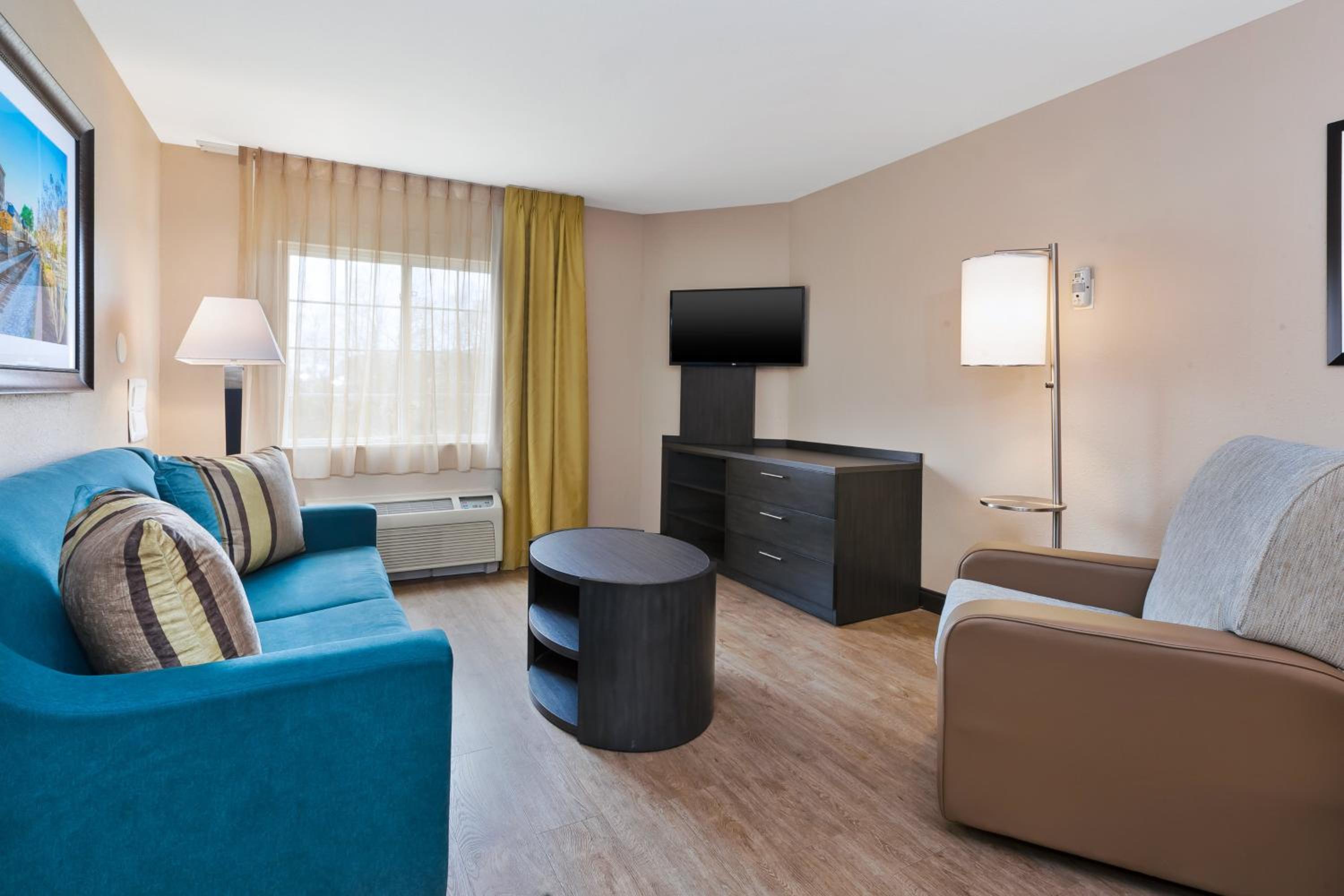 One-Bedroom King Suite - Photo 6