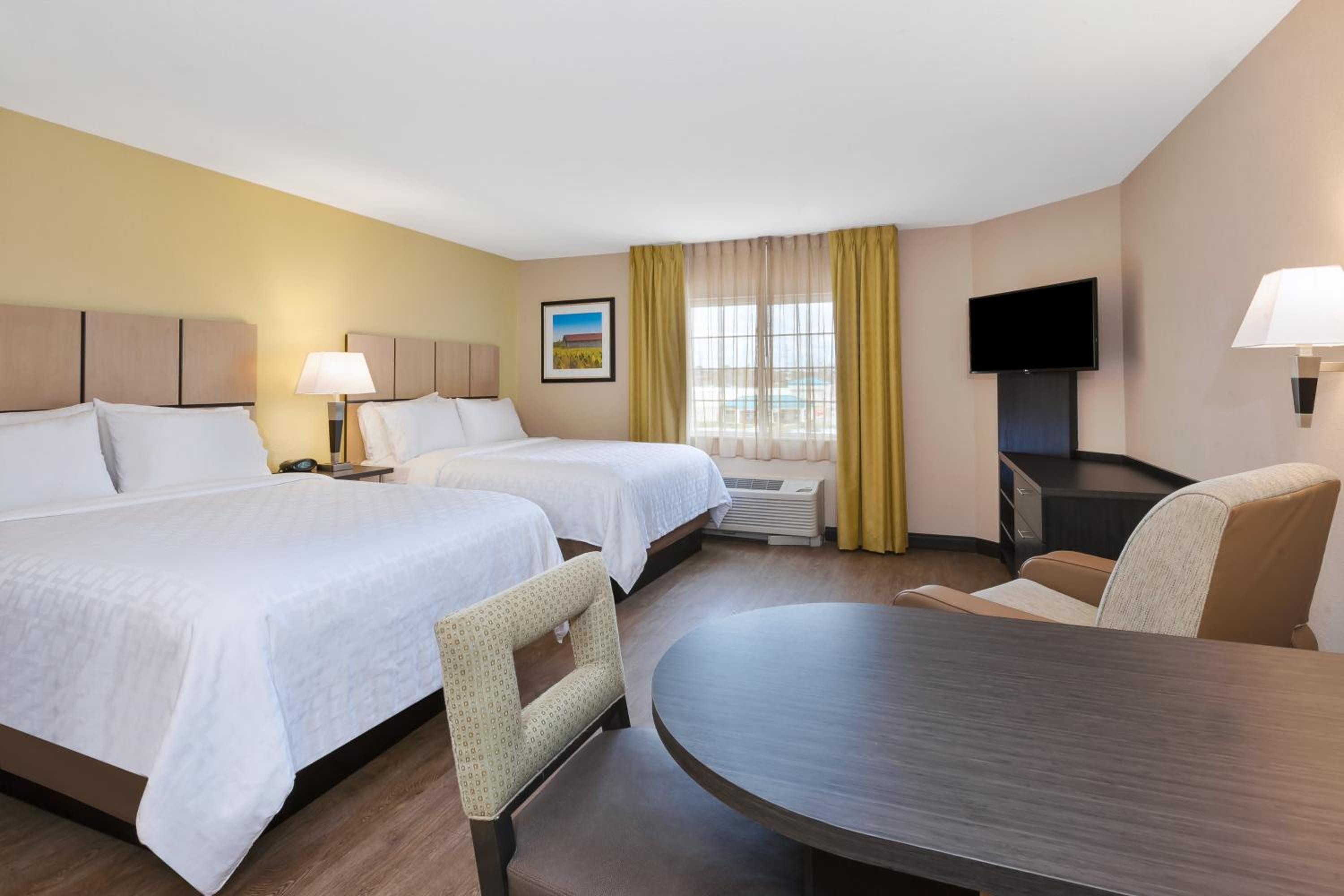 Queen Suite with Two Queen Beds - Photo 7