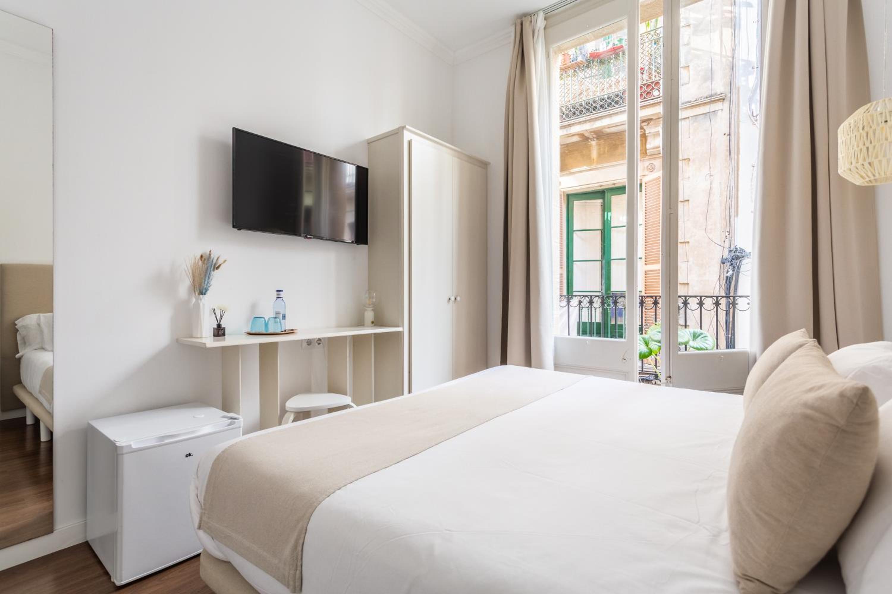 Double or Twin Room with Balcony - Photo 1