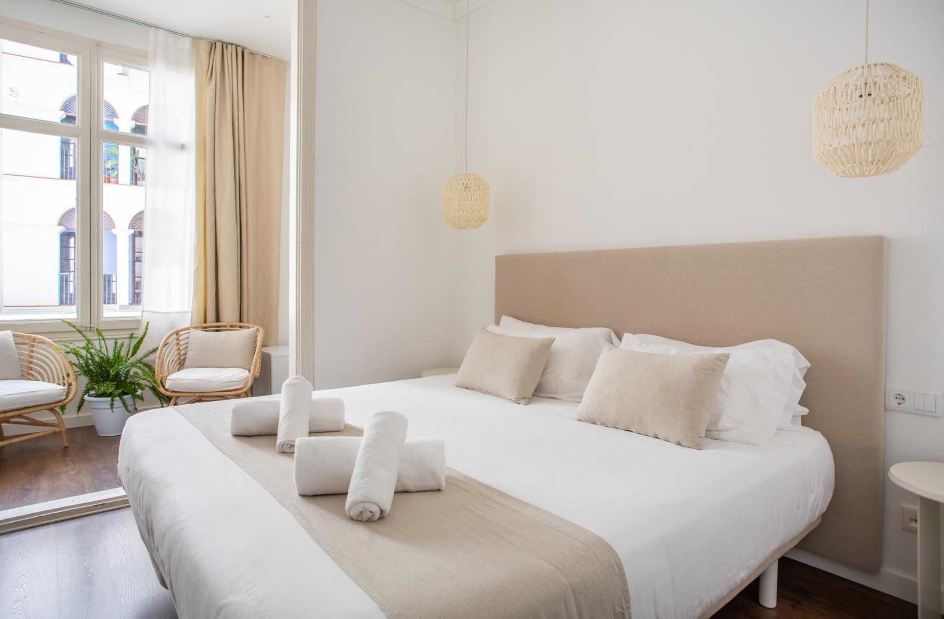 Large Double Room - Photo 15