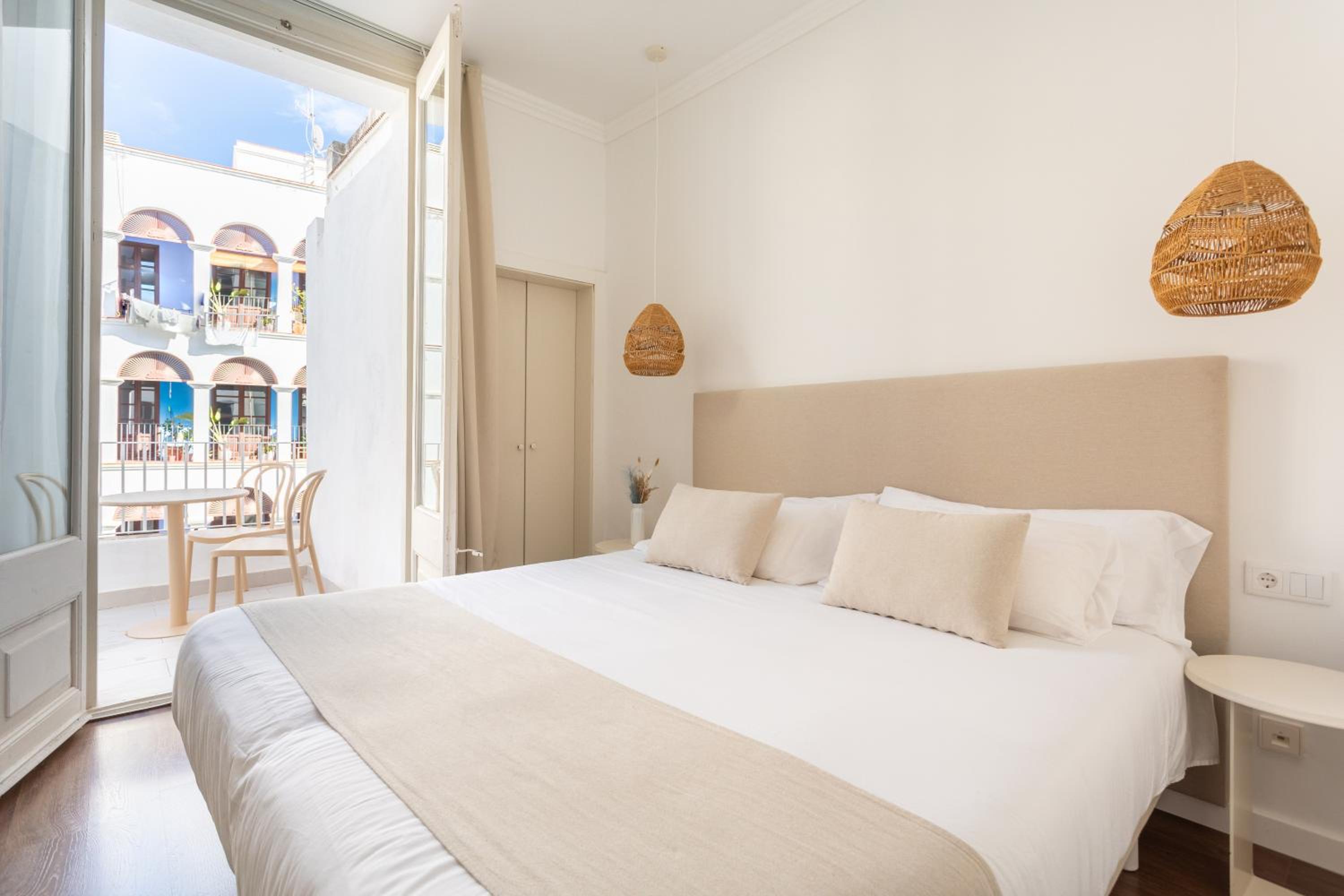 Double or Twin Room with Terrace - Photo 5