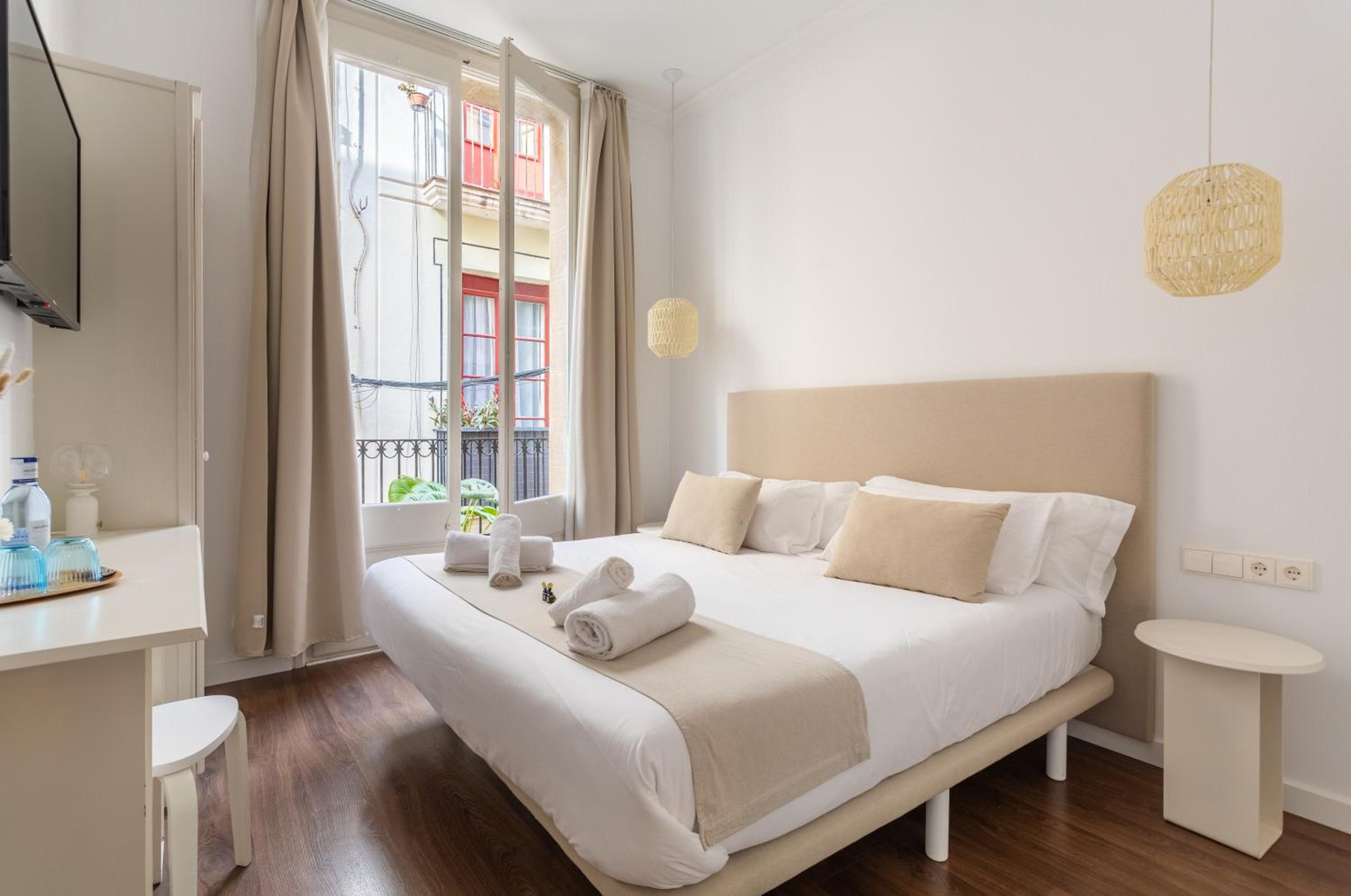 Double or Twin Room with Balcony - Photo 10
