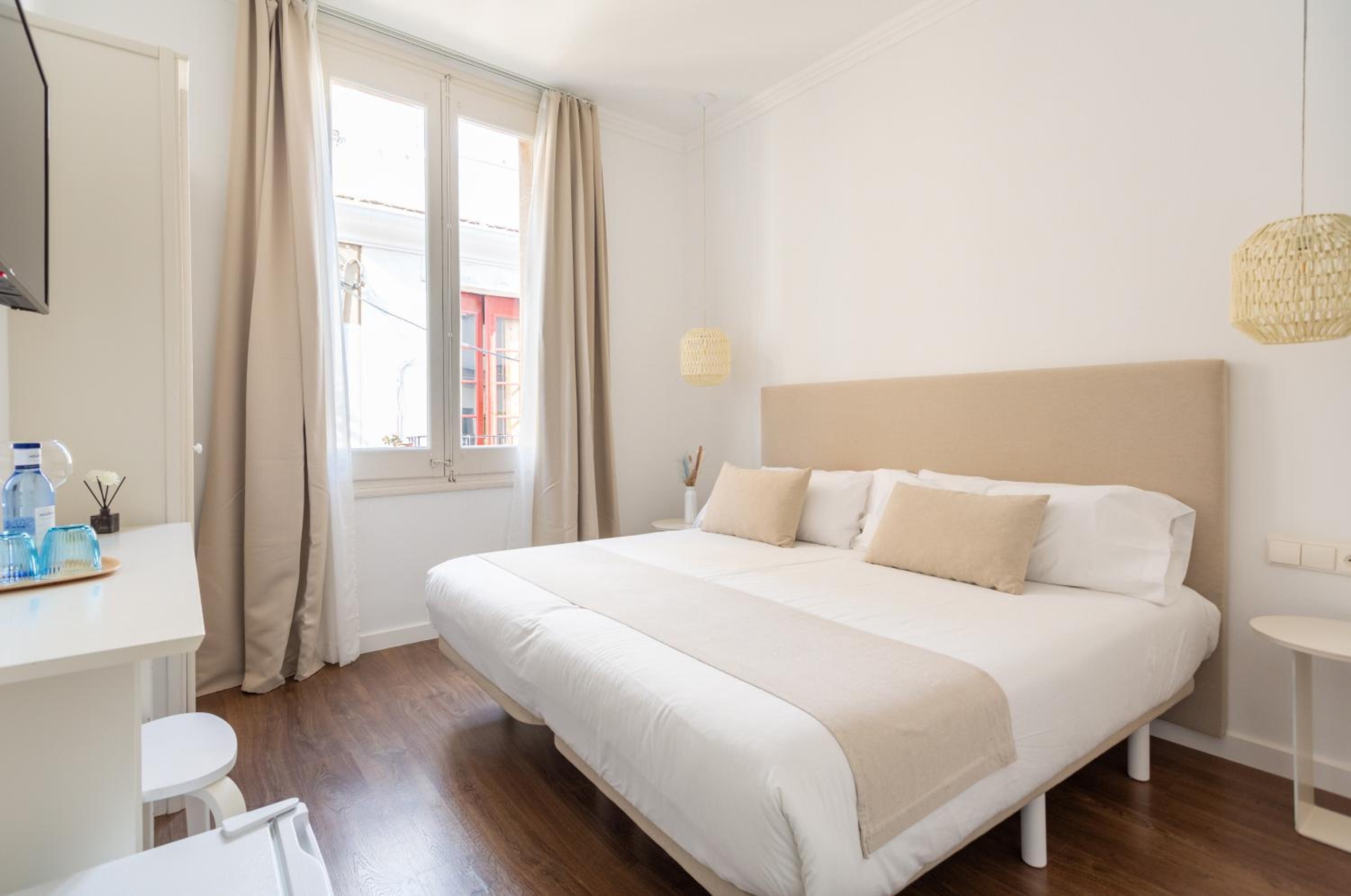 Standard Double or Twin Room - Photo 11