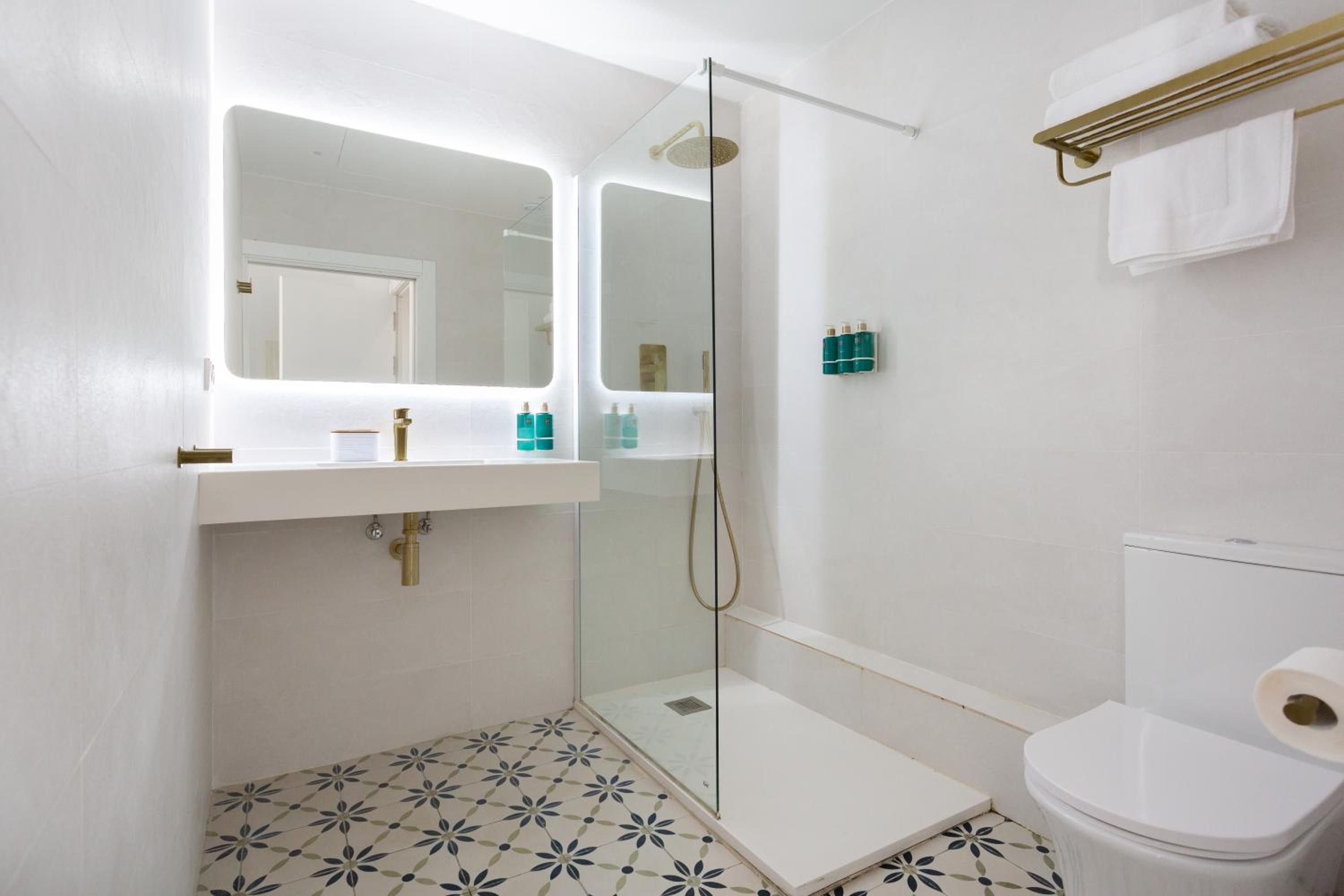 Standard Double or Twin Room - Photo 4