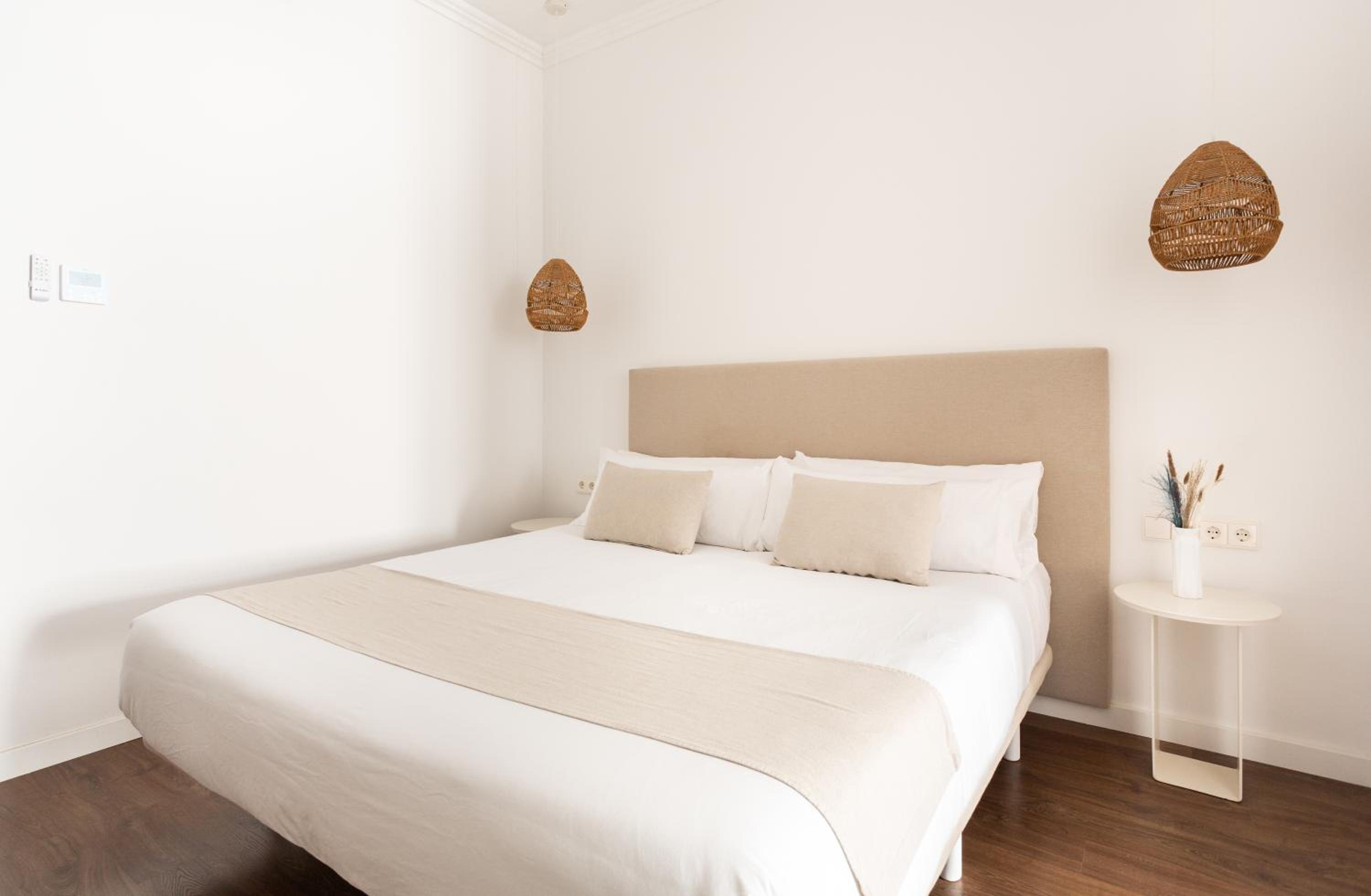 Deluxe Suite with Spa Bath - Photo 7