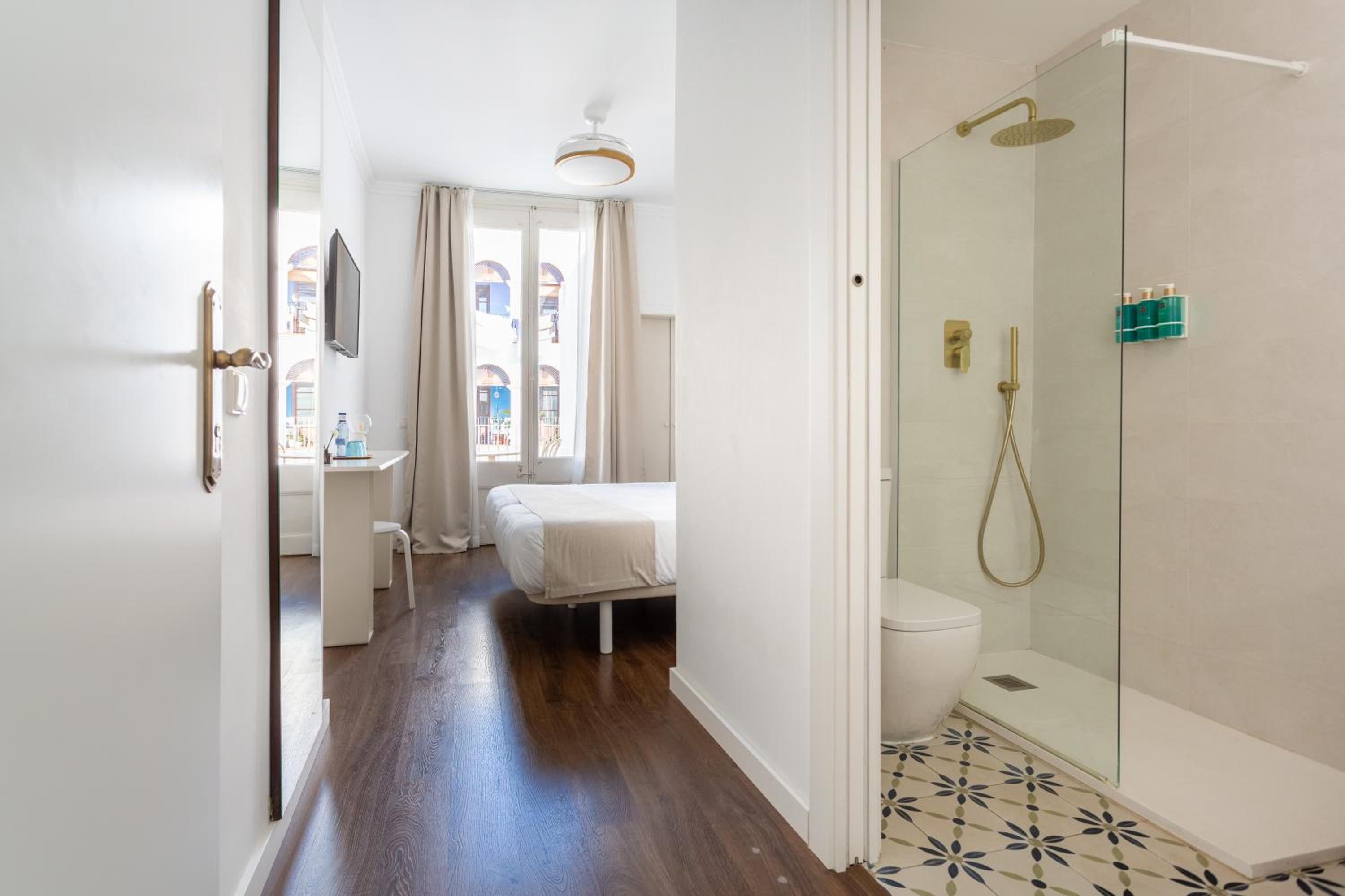 Double or Twin Room with Terrace - Photo 4