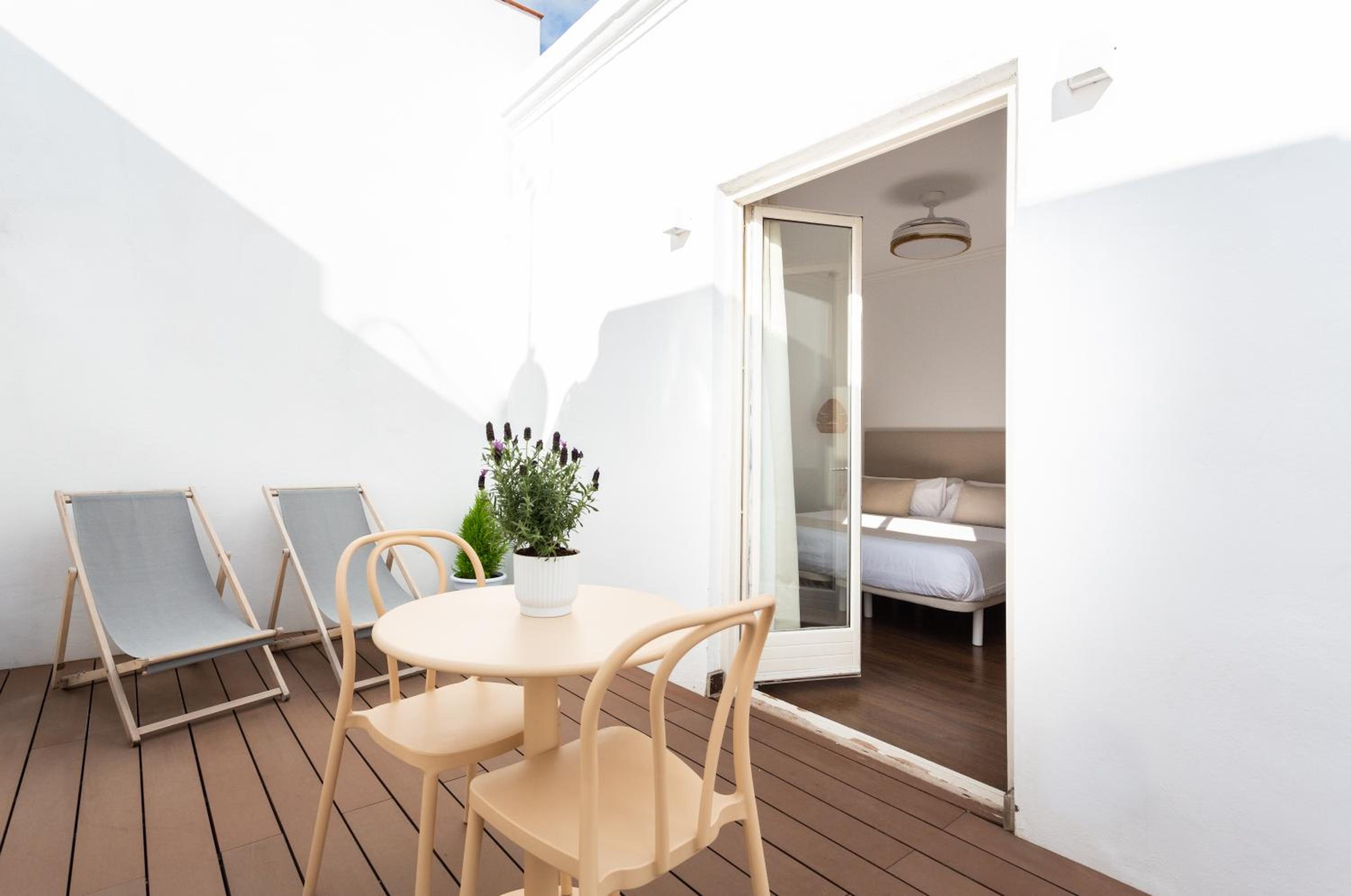 Double or Twin Room with Terrace - Photo 9