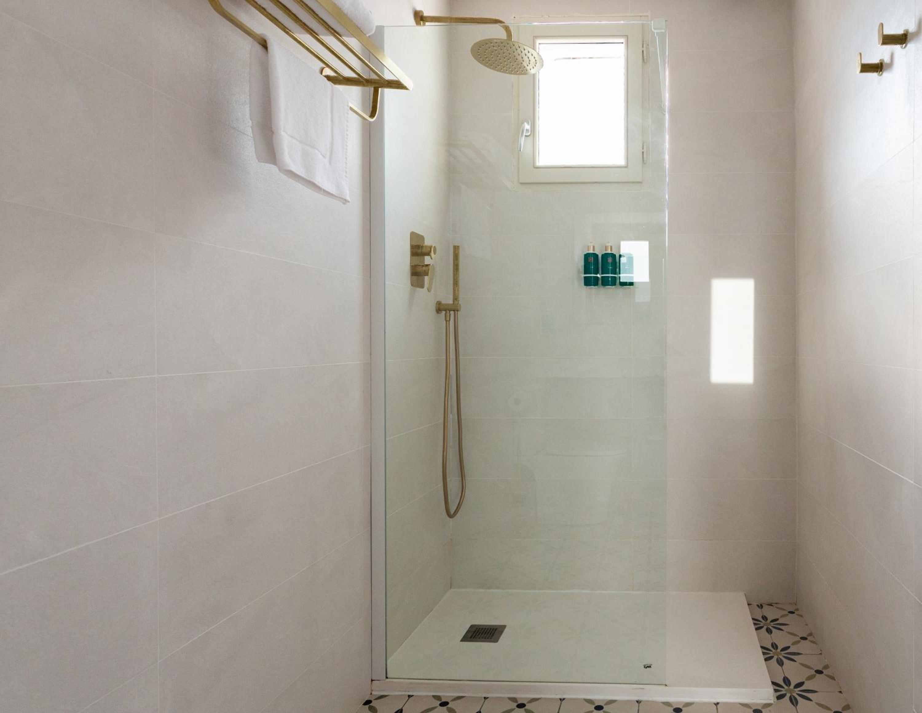 Double or Twin Room with Terrace - Photo 10