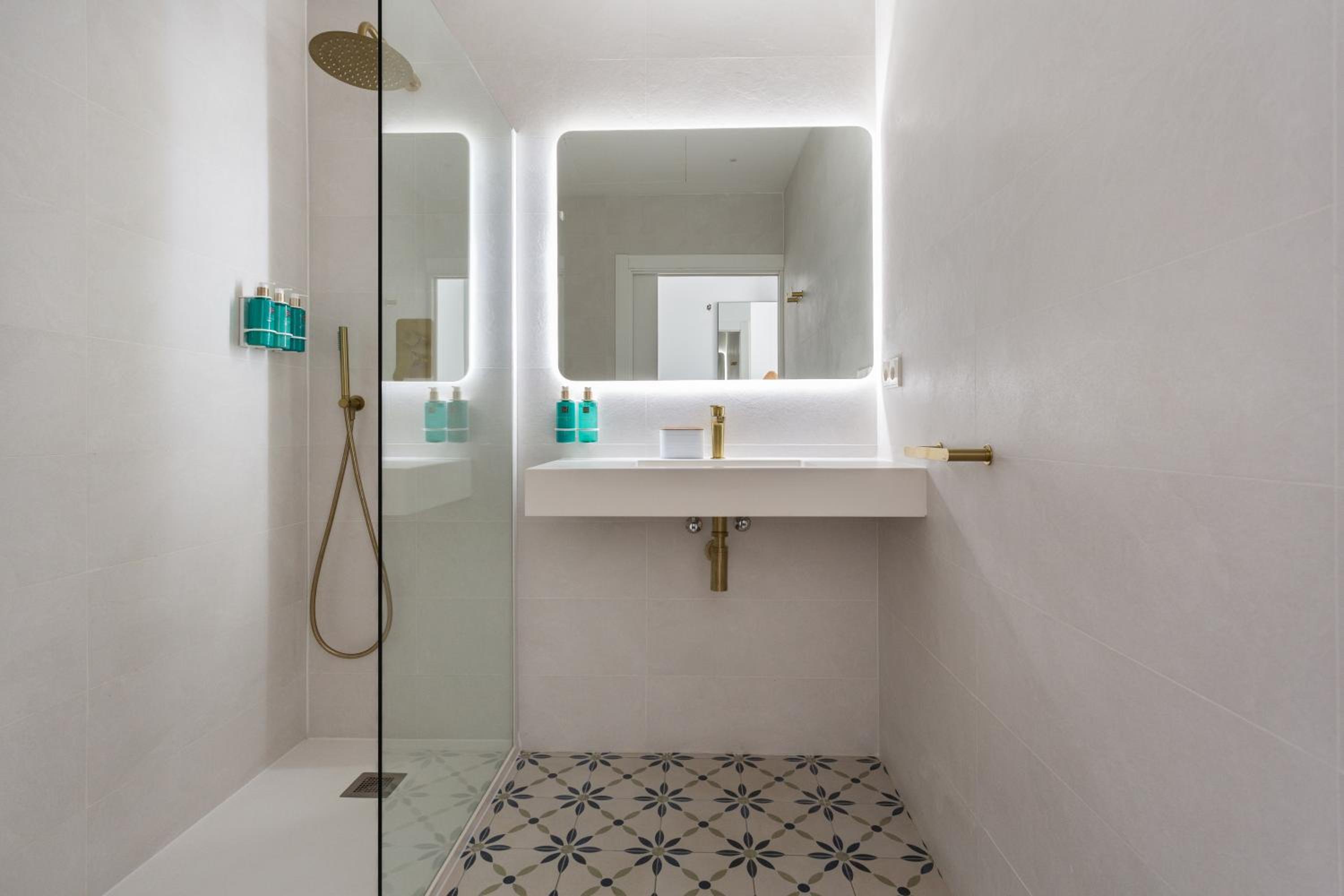 Double or Twin Room with Terrace - Photo 11