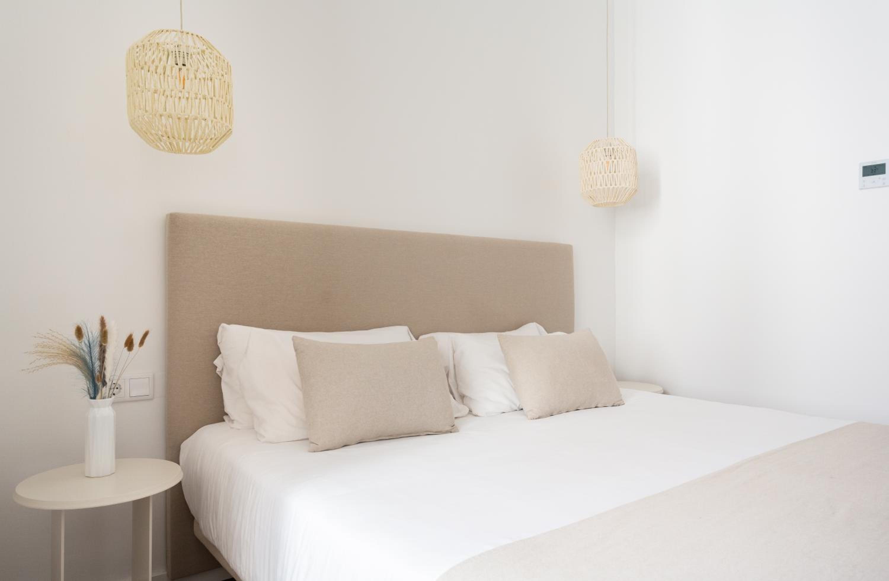 Large Double Room - Photo 8
