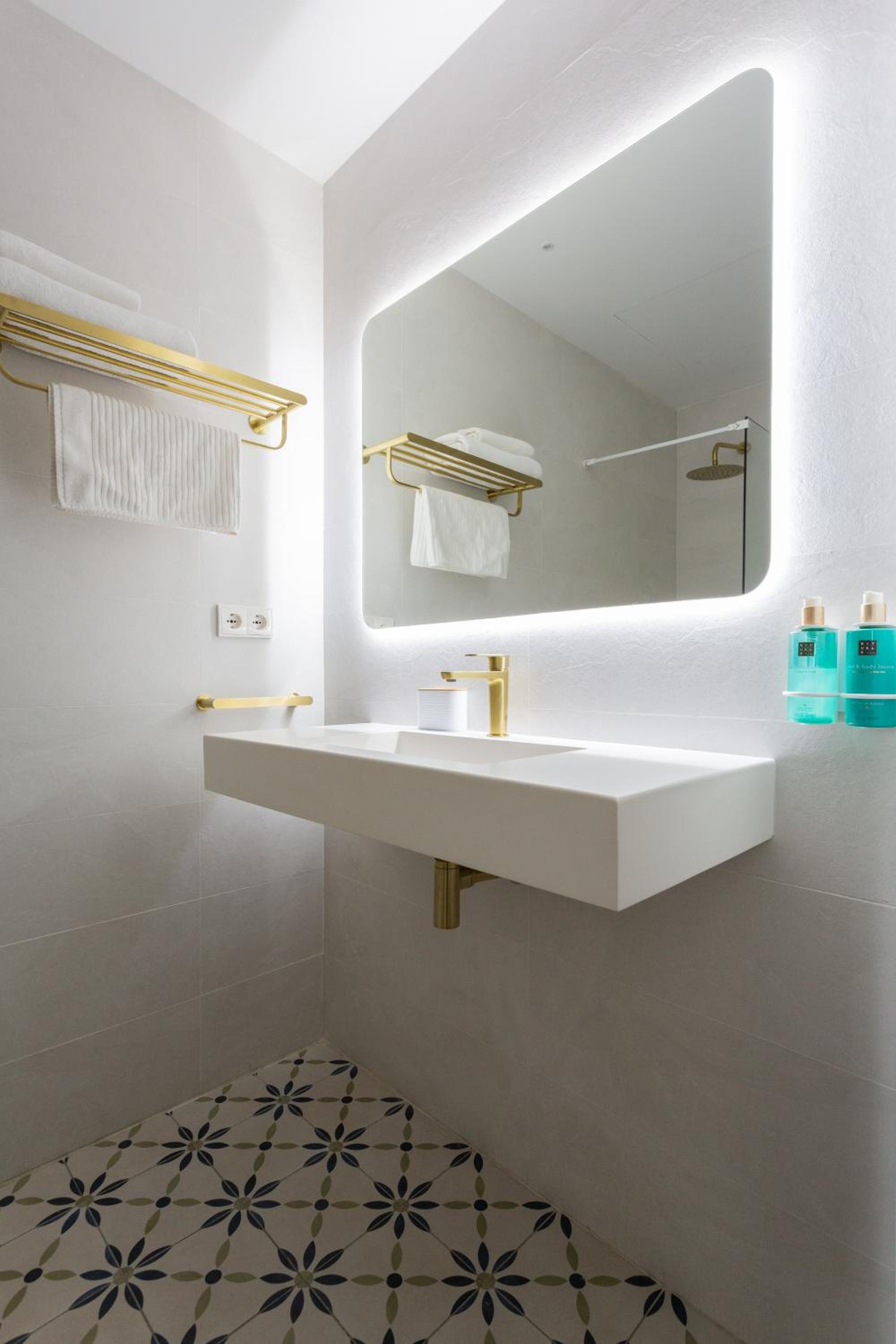 Large Double Room - Photo 4
