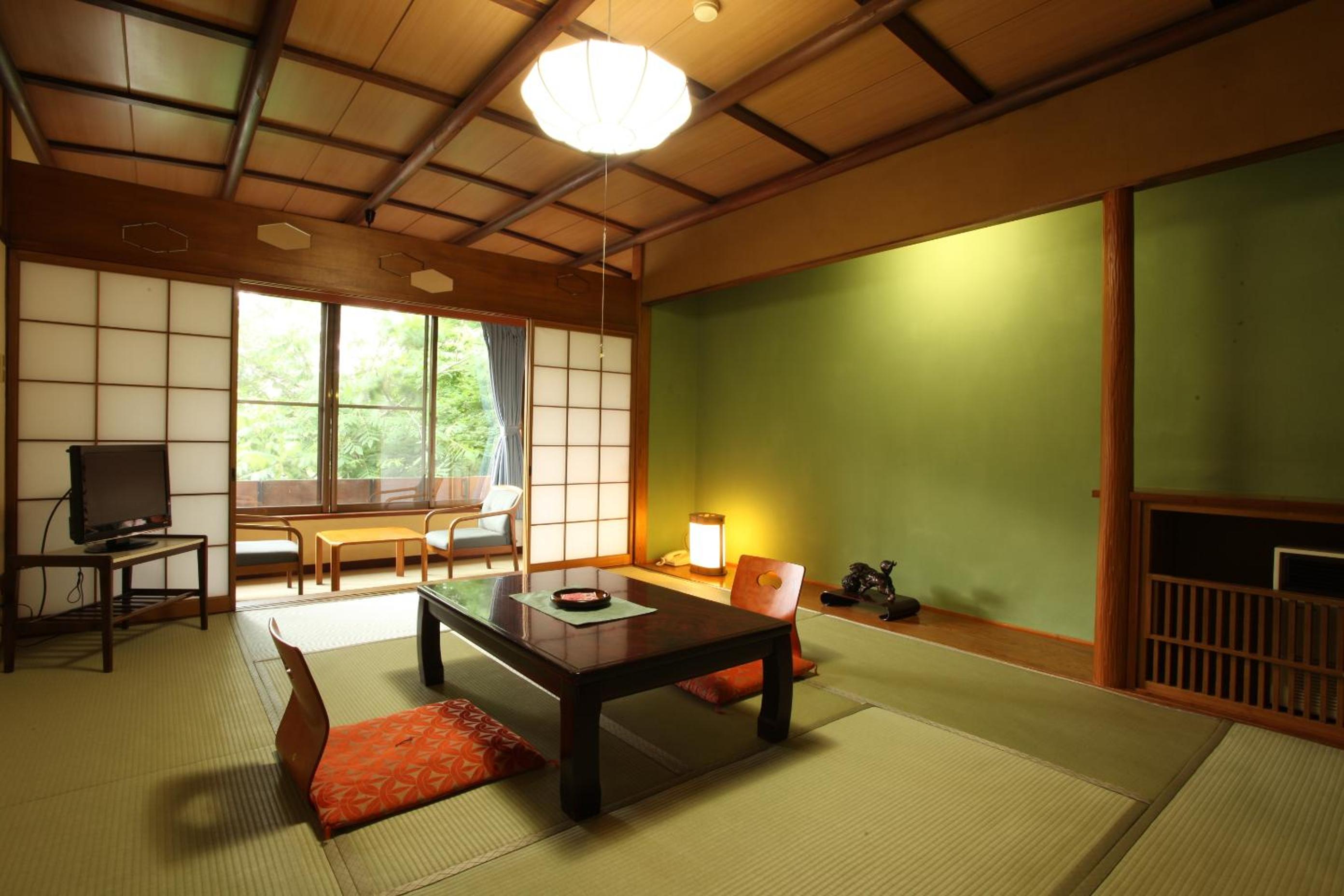 Japanese-Style Room with Shared Bathroom - Photo 4