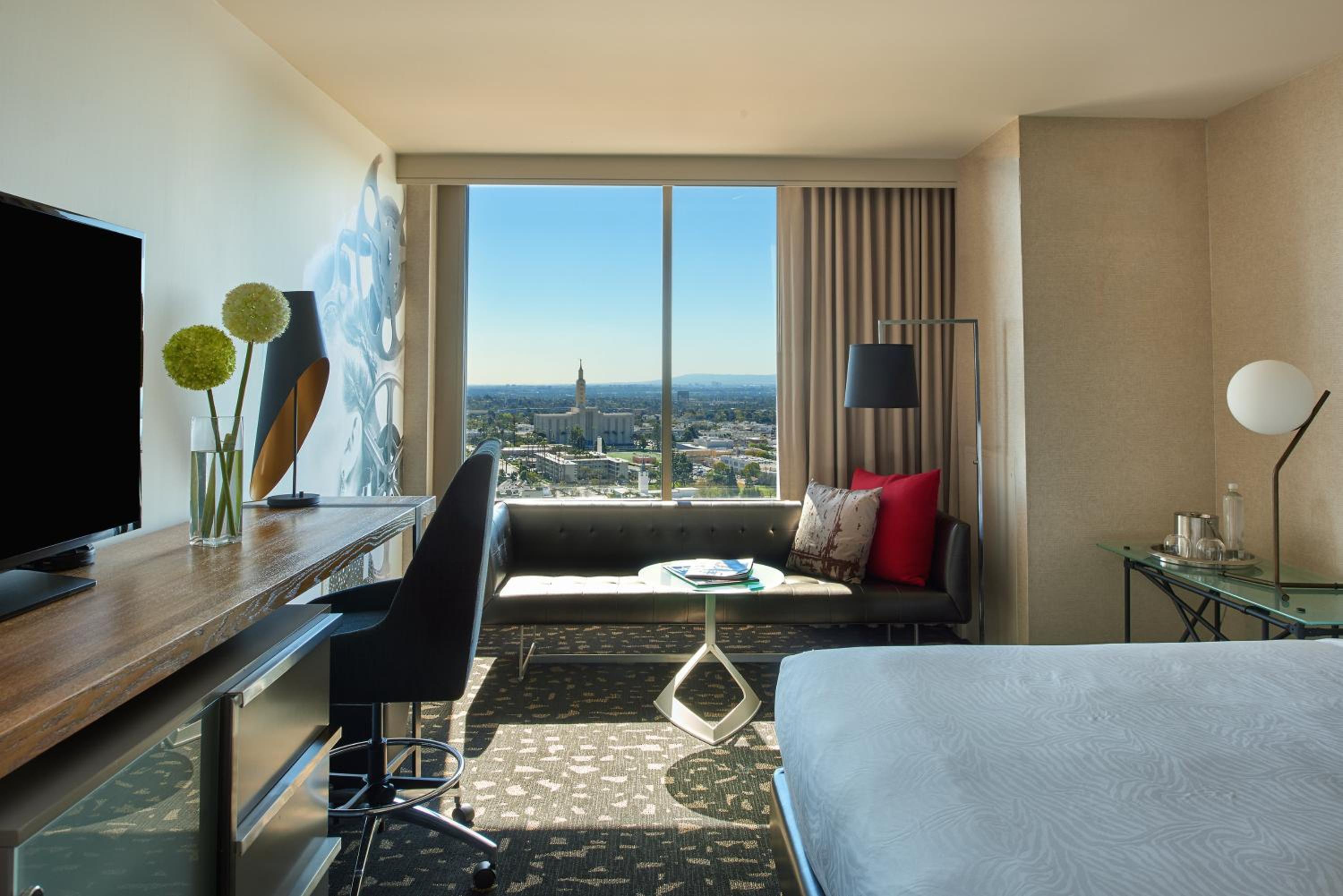 King Room with Skyline View - Non-Smoking
