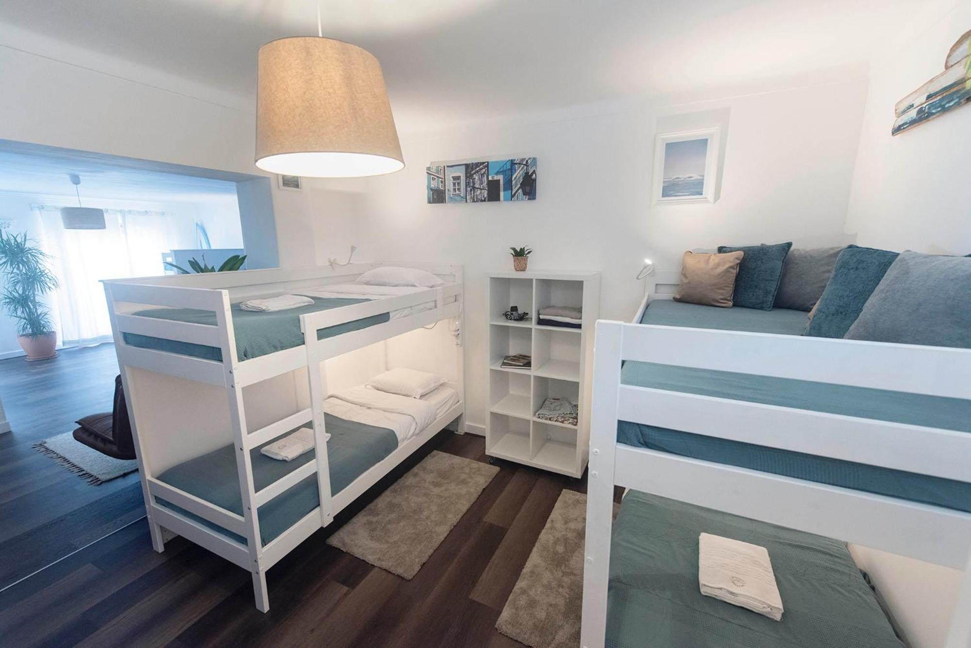 Bed in Mixed Dormitory Room with Sea View photo 2