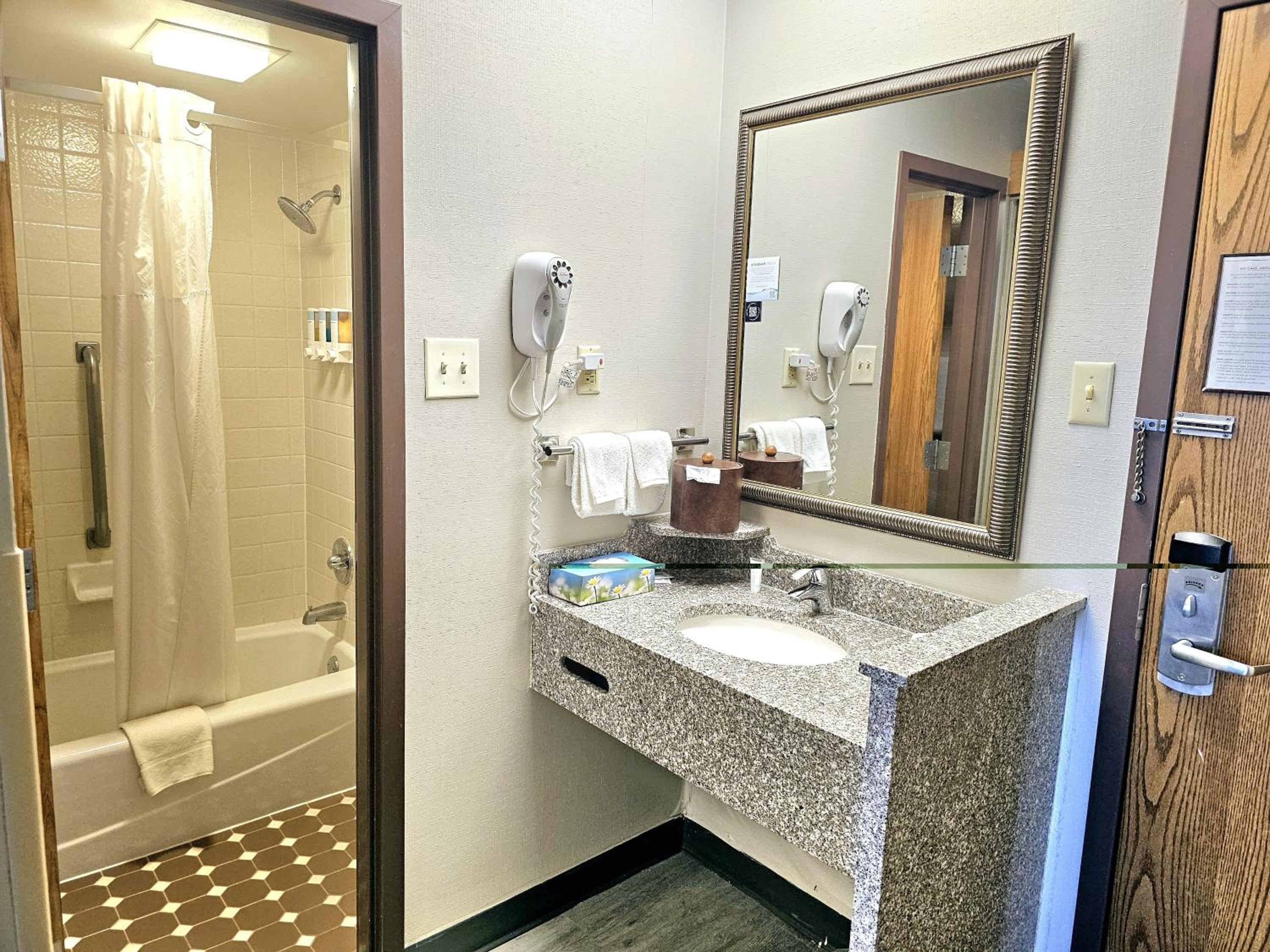 King Room - Non-Smoking - Photo 10