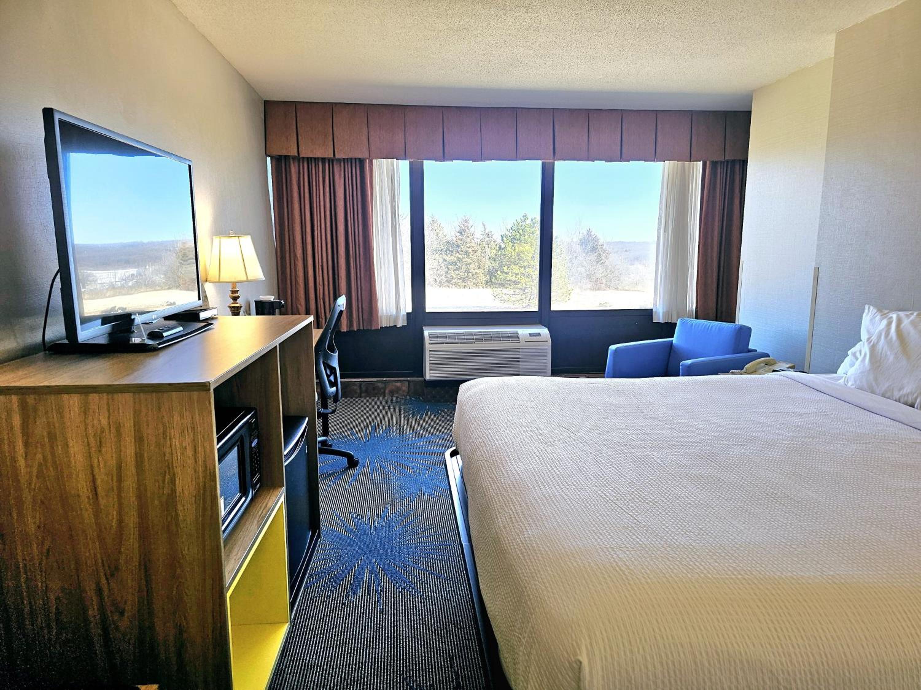 King Room - Non-Smoking - Photo 12