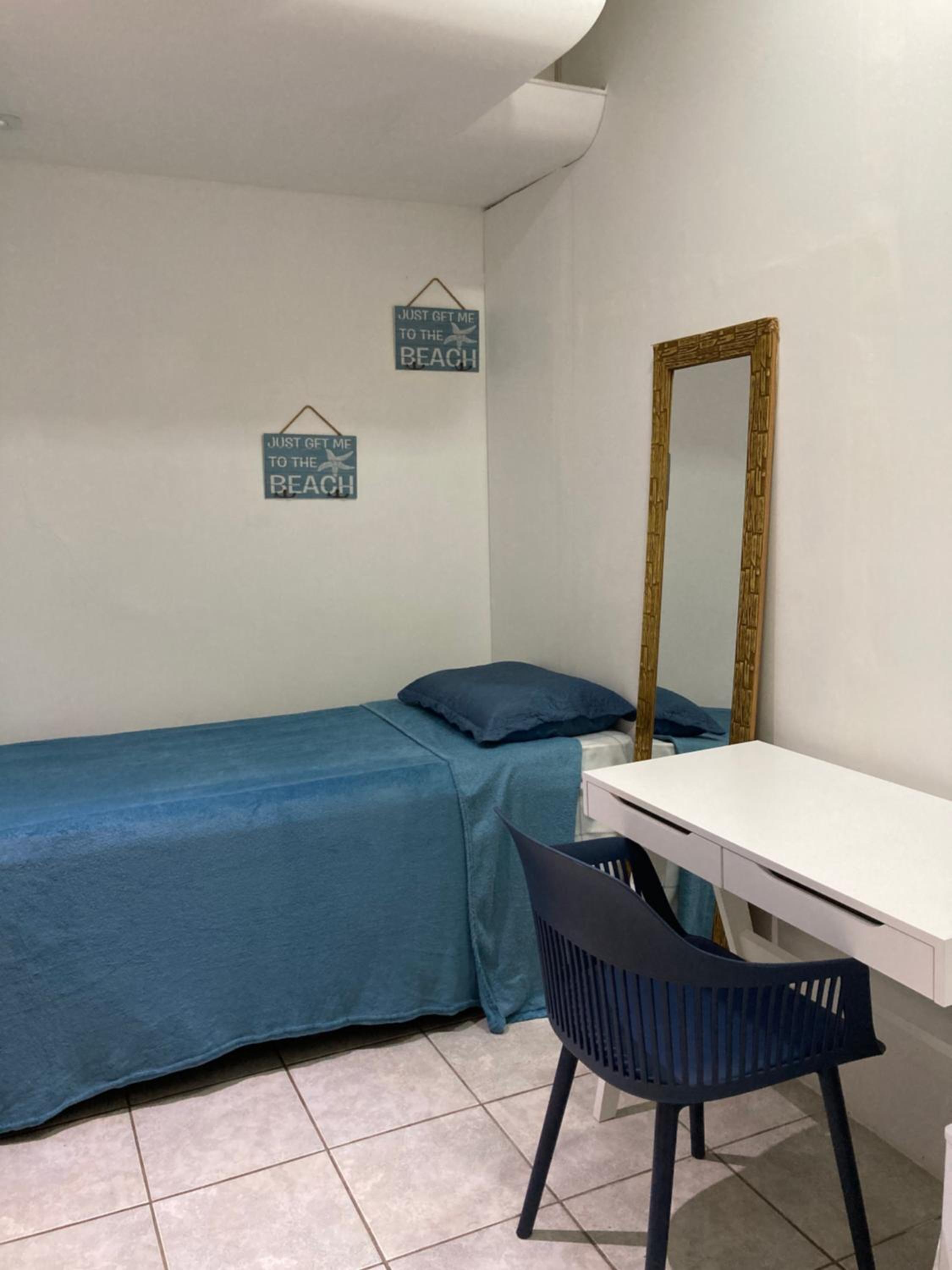 Single Room with Shared Bathroom photo 3