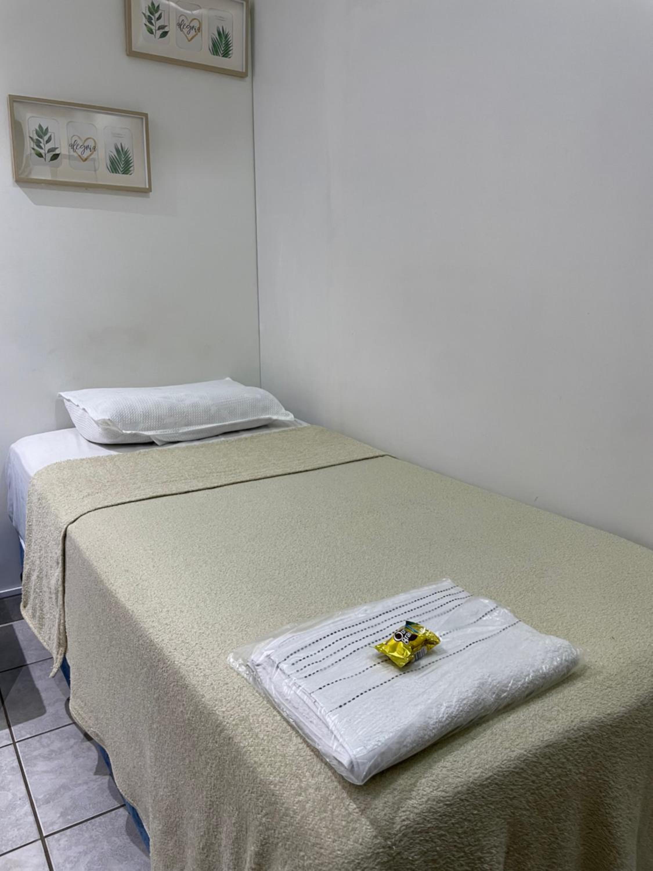 Single Room with Shared Bathroom photo 2