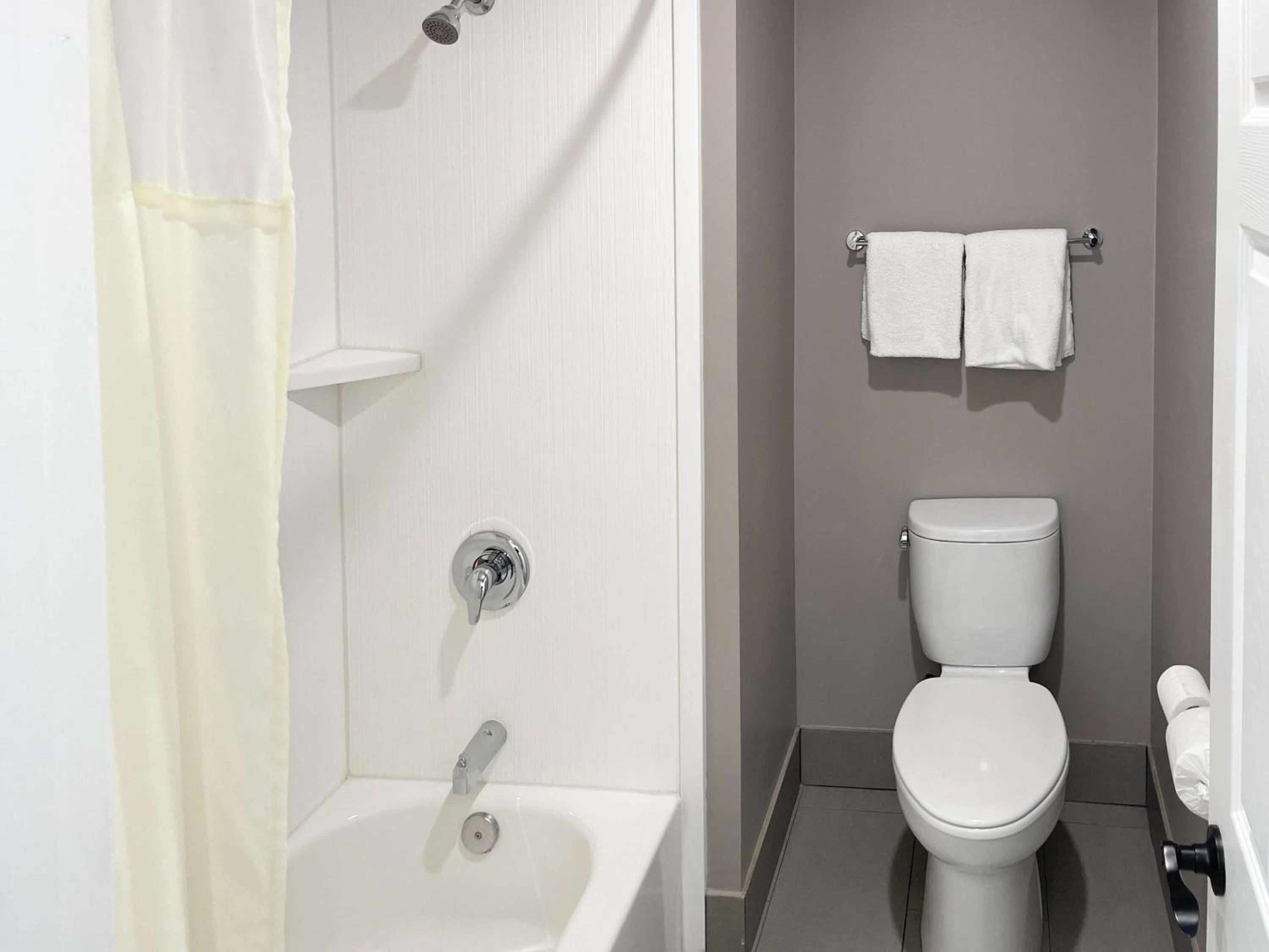 Deluxe King Room photo 2