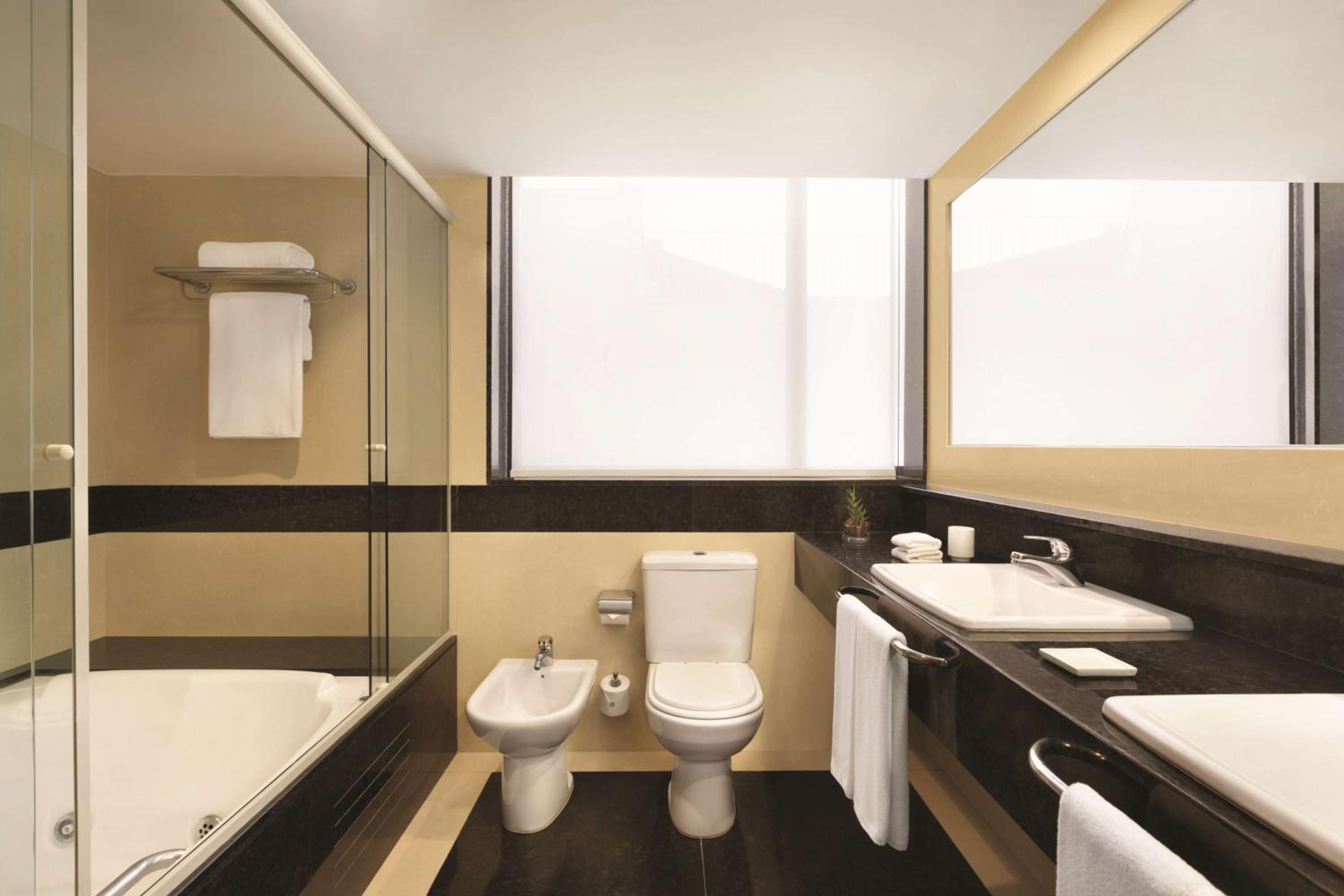 Ocean Front Family Suite thumbnail 5